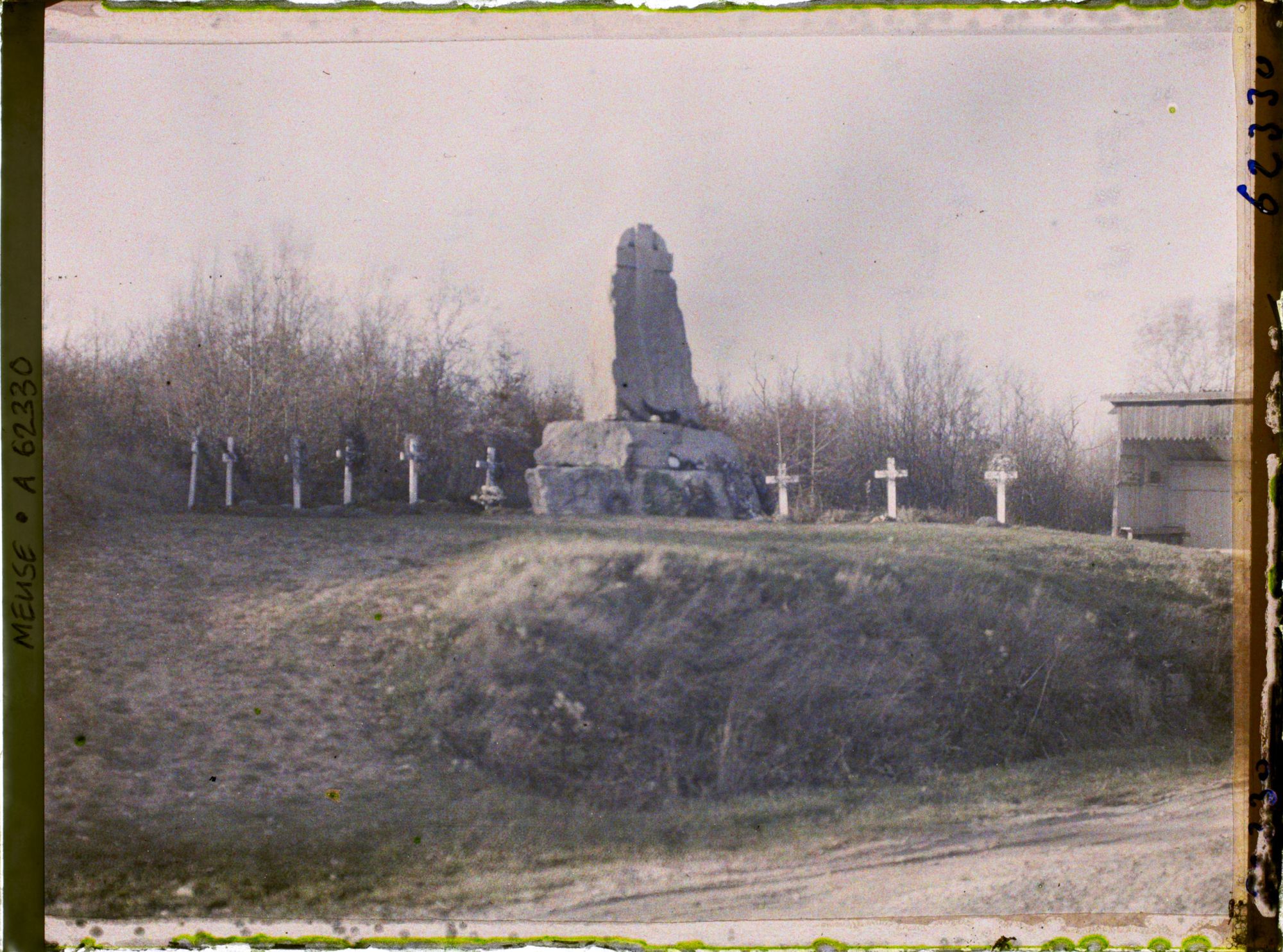 Image représentant Meuse, Bois des Caures, Le monument élevé à la mémoire du Colonel Driant et de ses Chasseurs