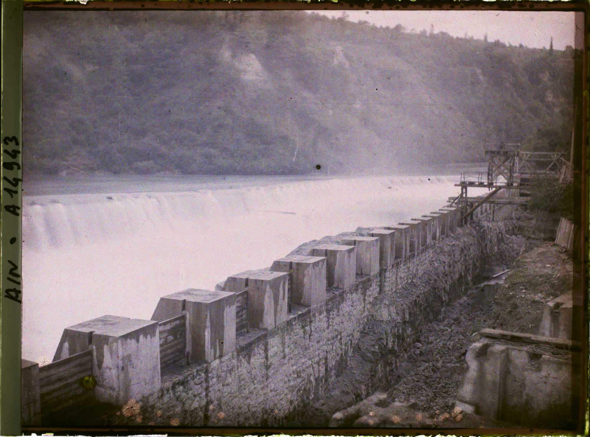 Image représentant Le nouveau chenal et le barrage