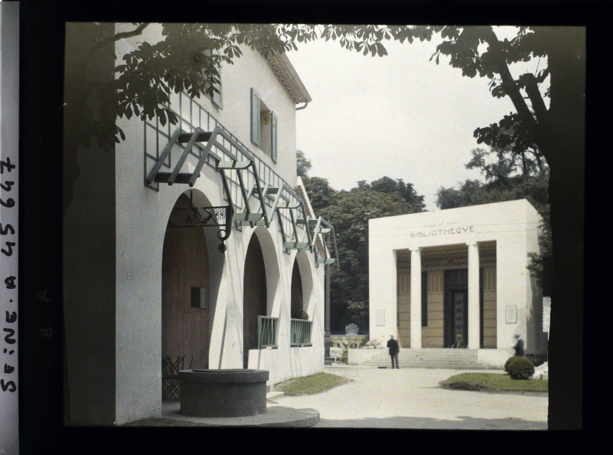 Image représentant L'Exposition des arts décoratifs, Pavillon de la Provence, sur le cours la Reine, Le mas