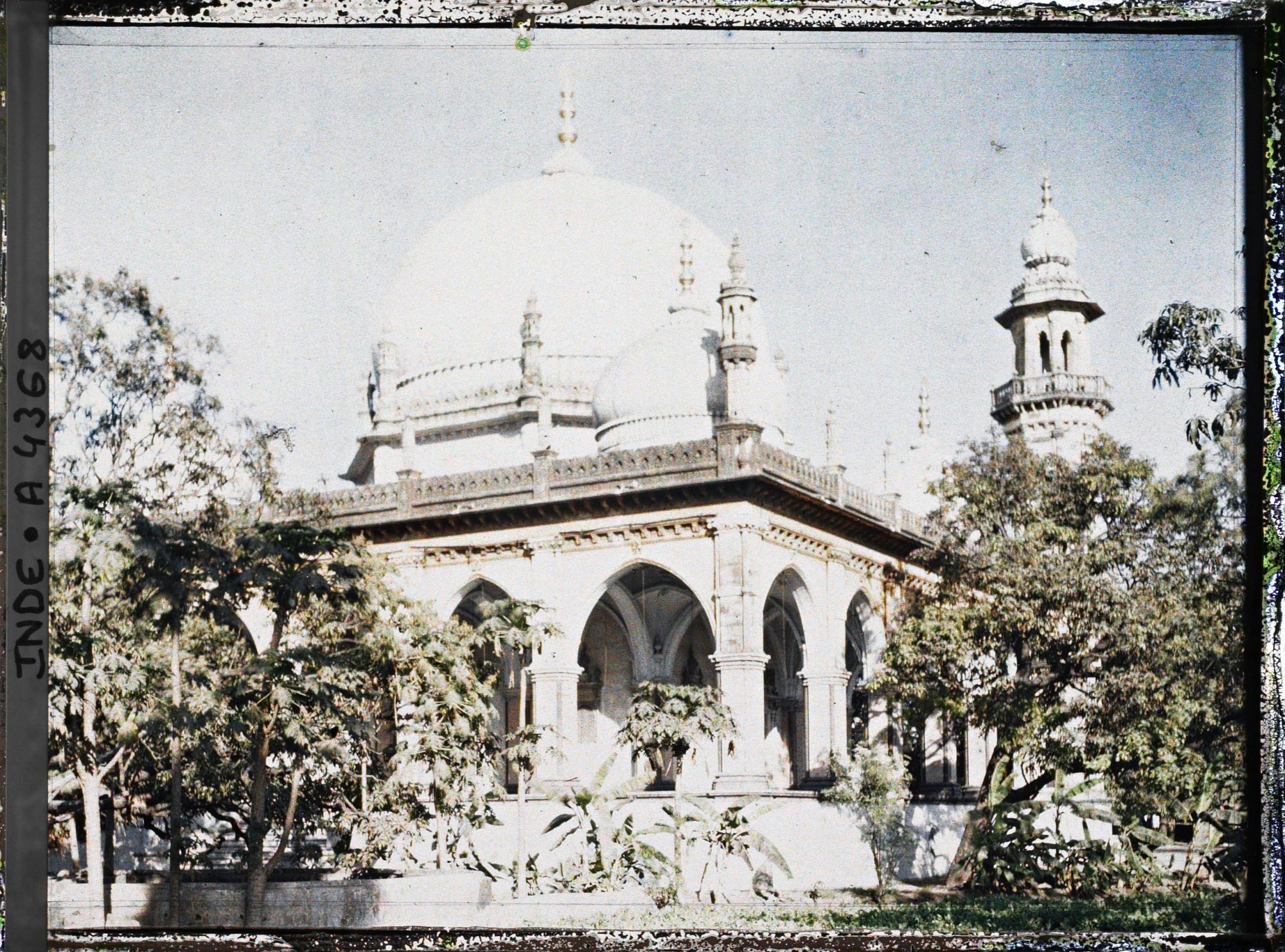Image représentant Une mosquée avec son minaret