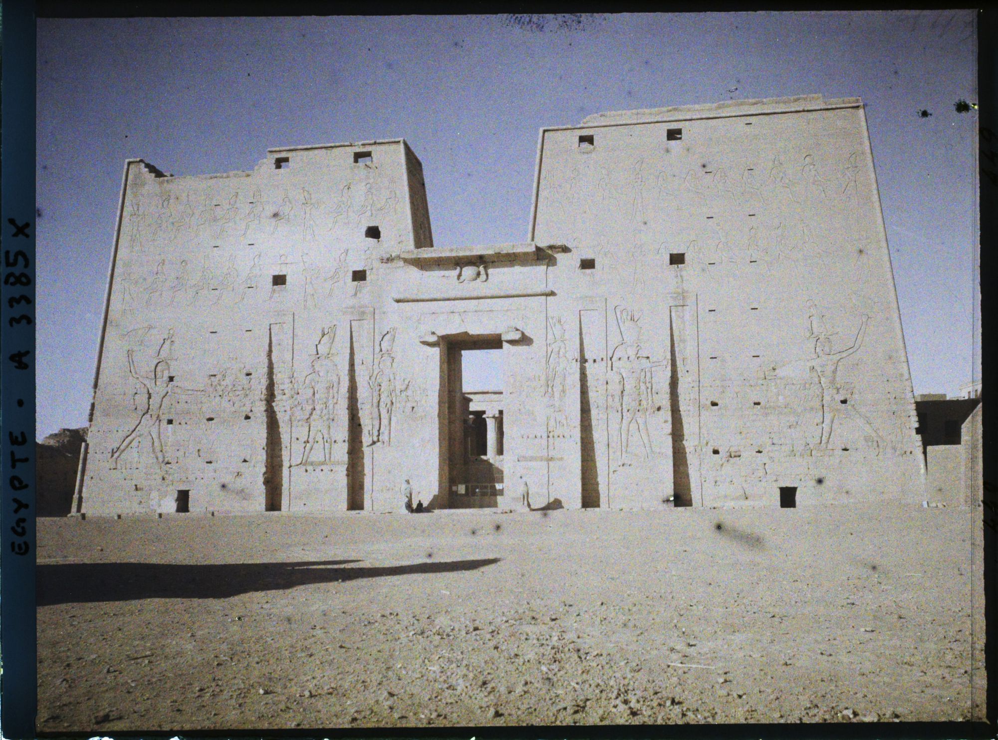 Image représentant Pylône d'entrée du temple d'Horus