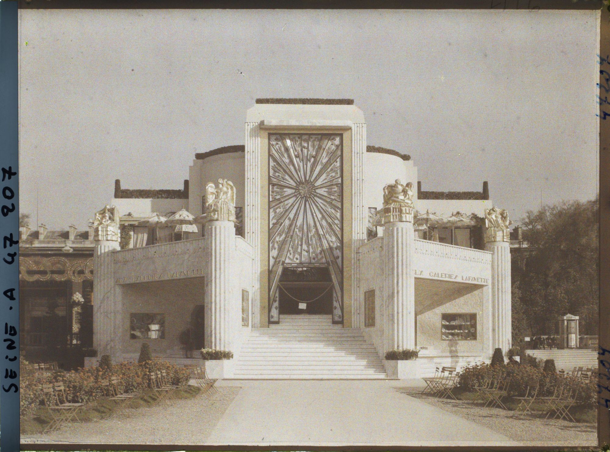 Image représentant L'Exposition des arts décoratifs, Galeries Lafayette - Pavillon La Maîtrise