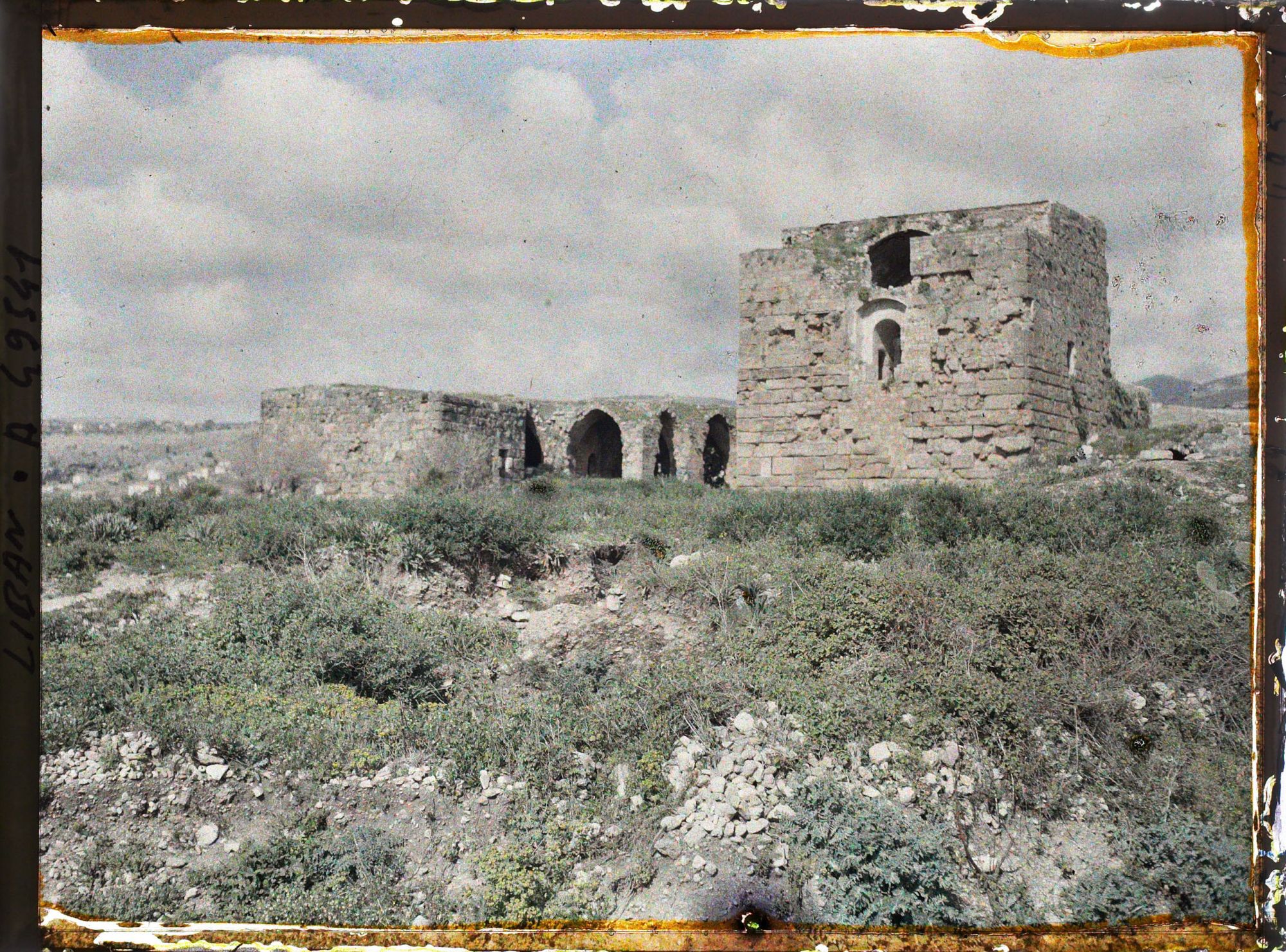 Image représentant Tours renforçant les remparts de la ville médiévale