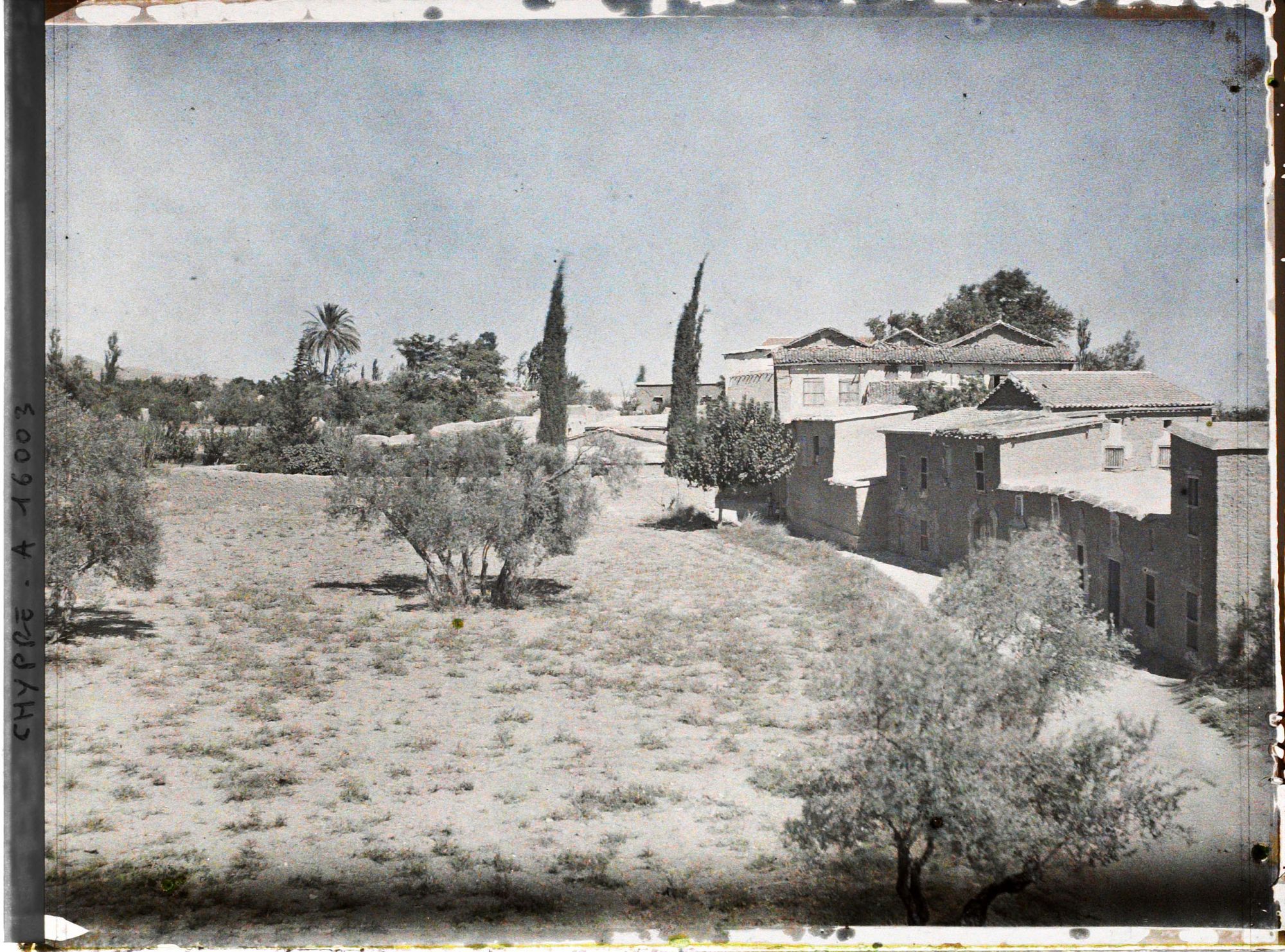 Image représentant Vers le village