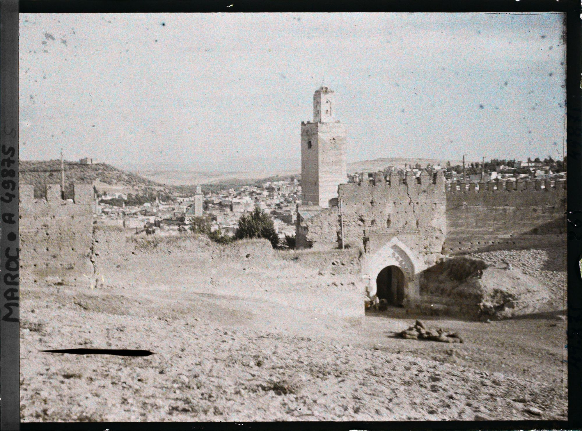 Image représentant Vue extérieure de Bâb Guissa et du minaret de la mosquée éponyme
