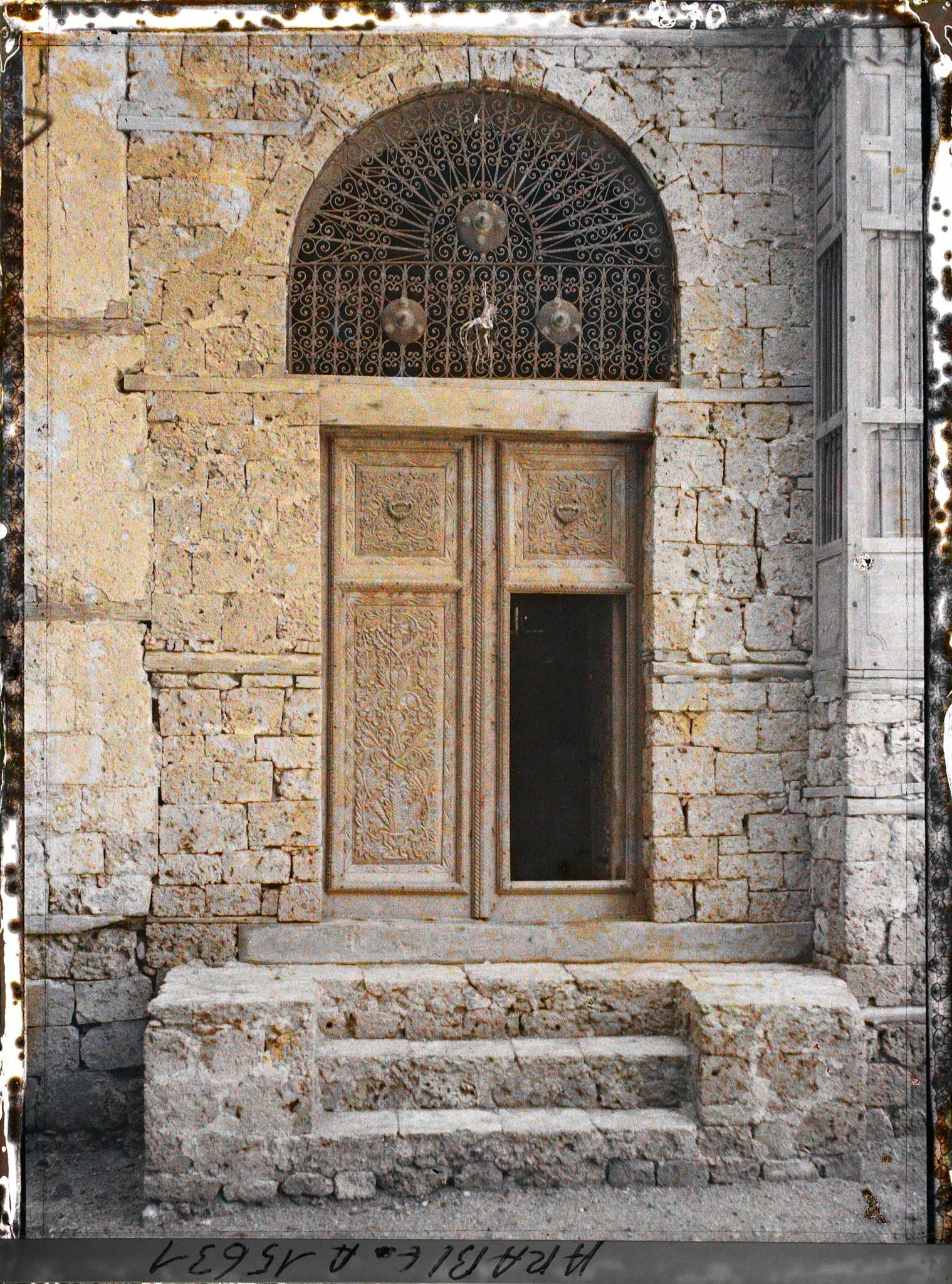 Image représentant Porte de bois ouvragé