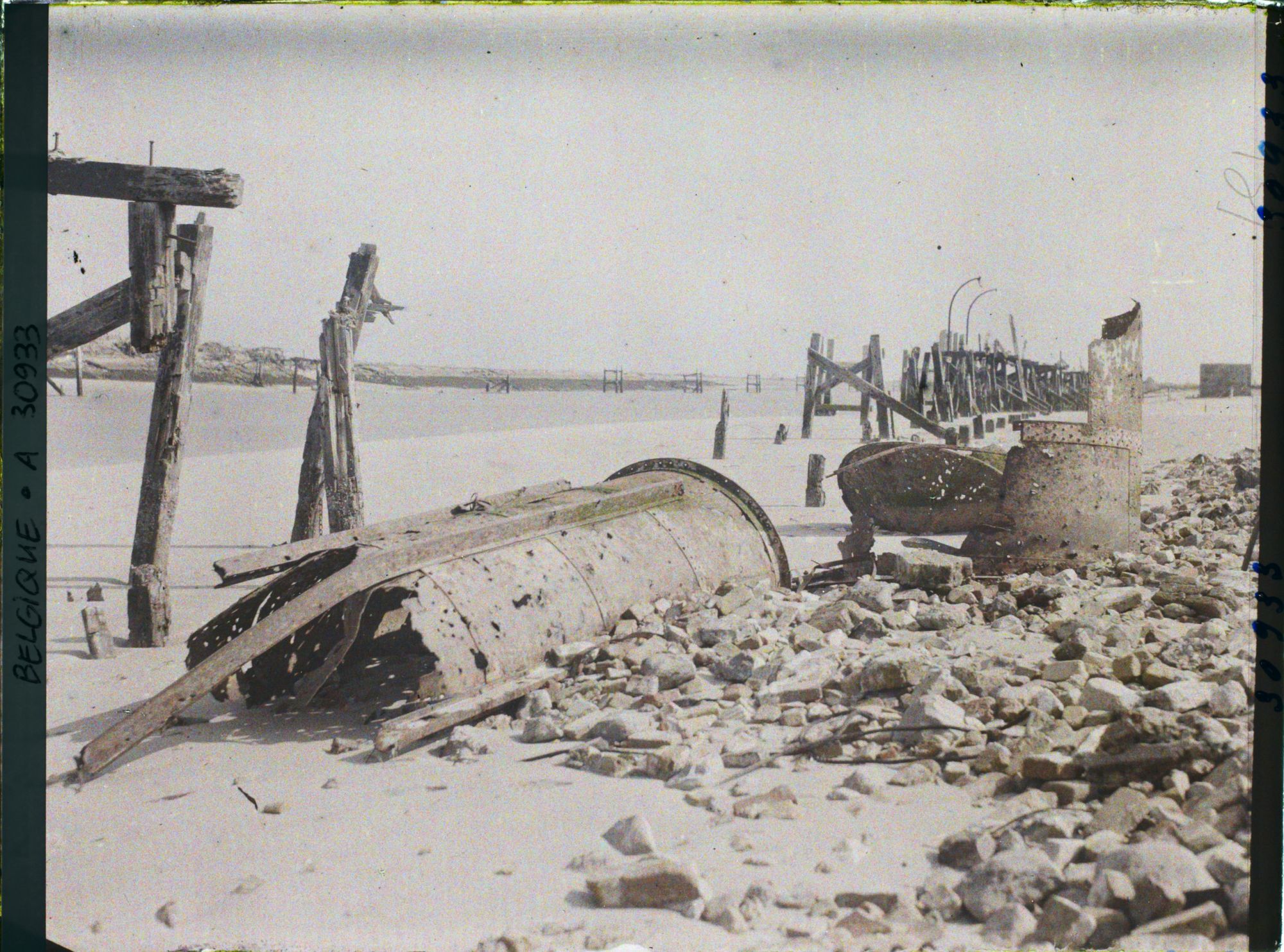 Image représentant Belgique, Nieuport les Bains, Aspect de l'estacade vers Nieuport Ville