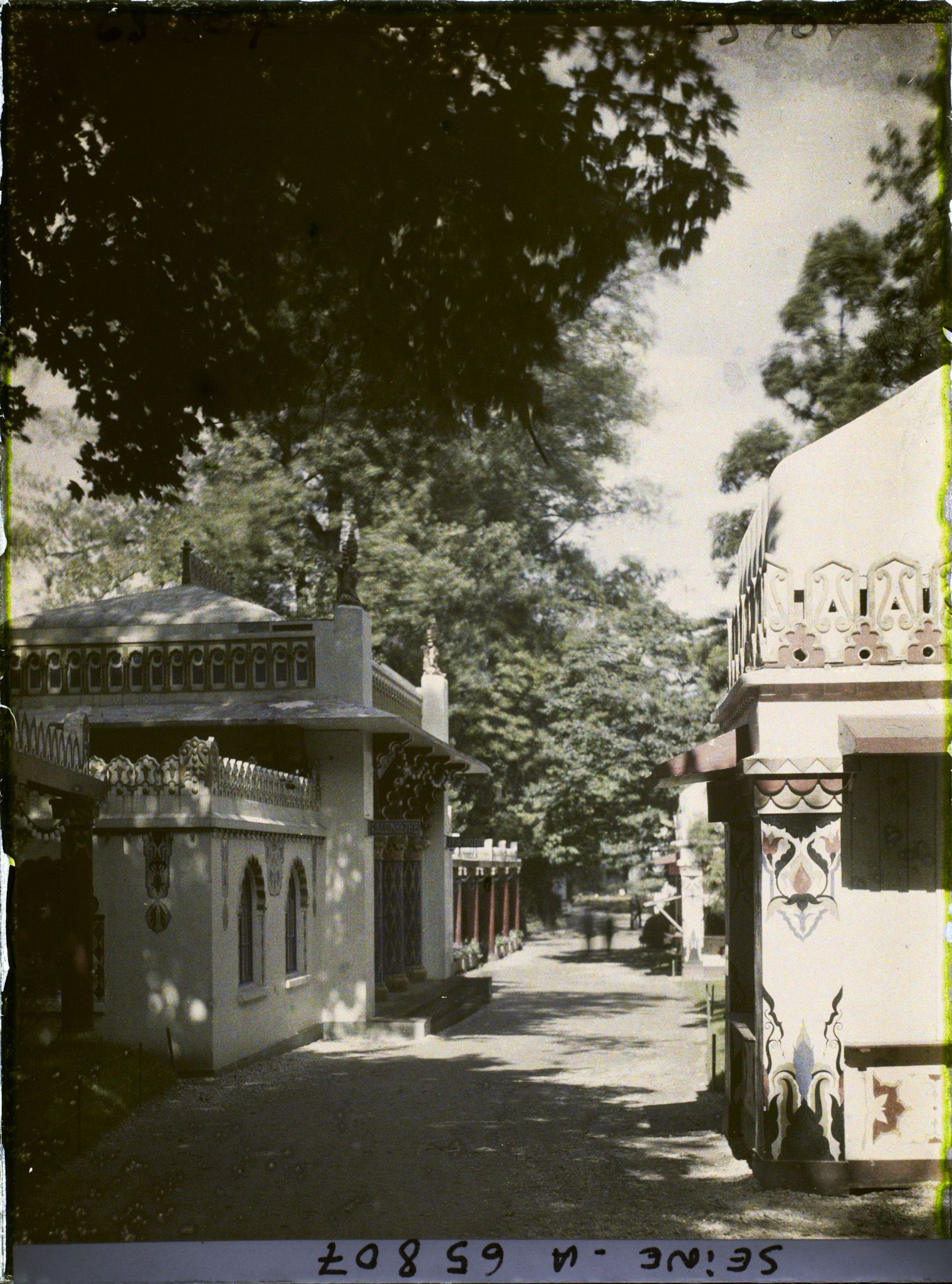 Image représentant L'Exposition Coloniale Internationale de 1931, salons de thés sur l'île de Bagdad