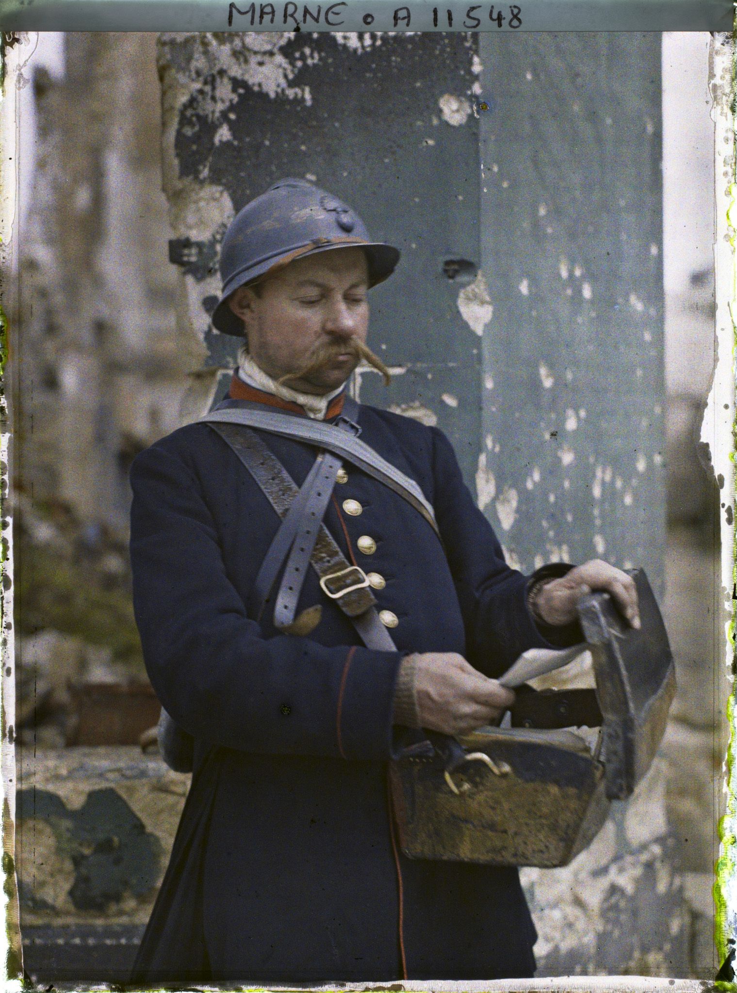 Image représentant Portrait d'un facteur en uniforme
