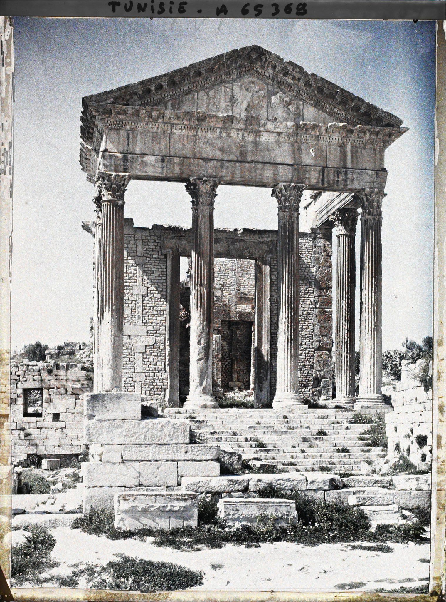 Image représentant Les vestiges du Capitole, vu de face