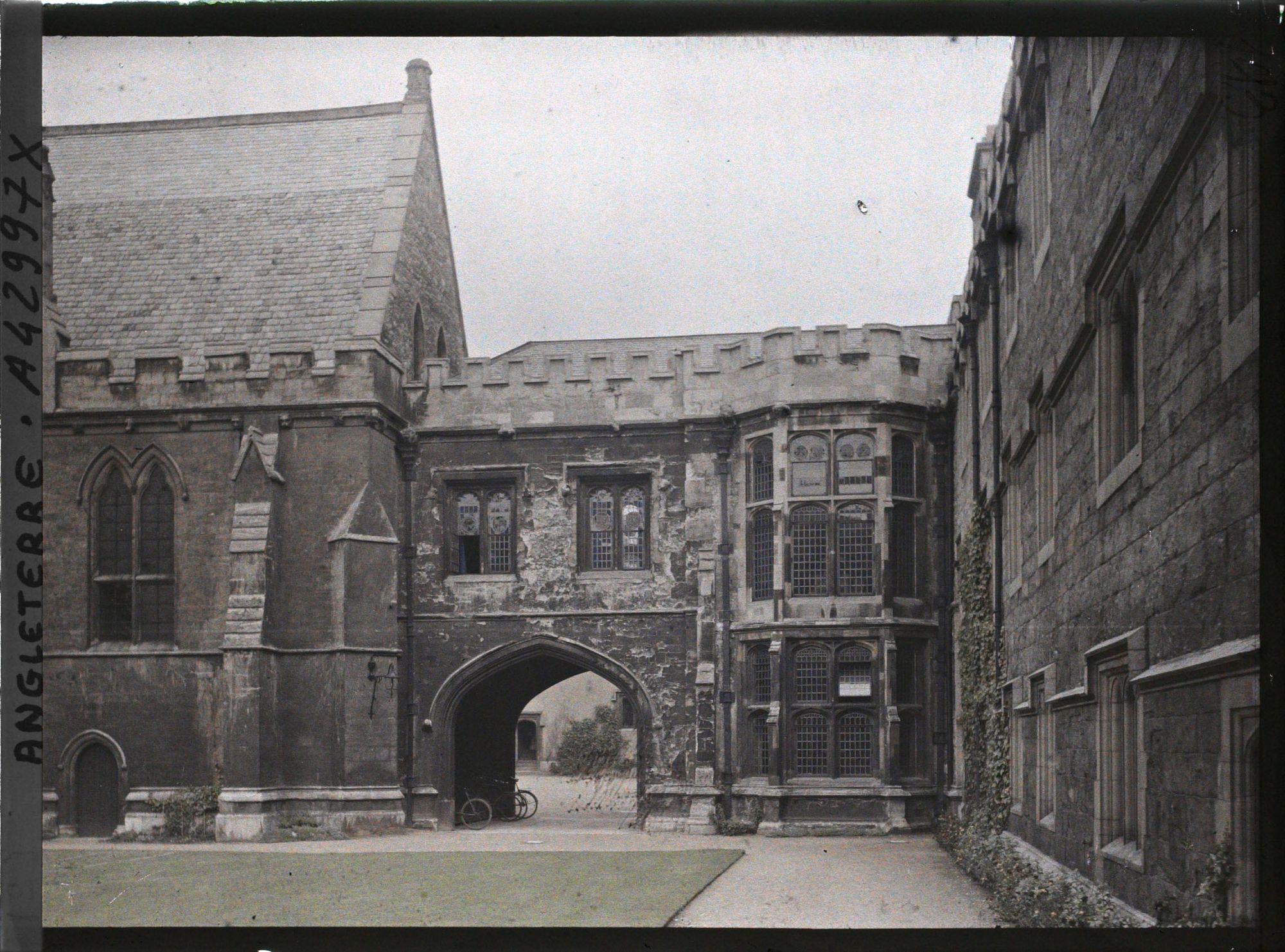 Image représentant La deuxième cour du Merton College