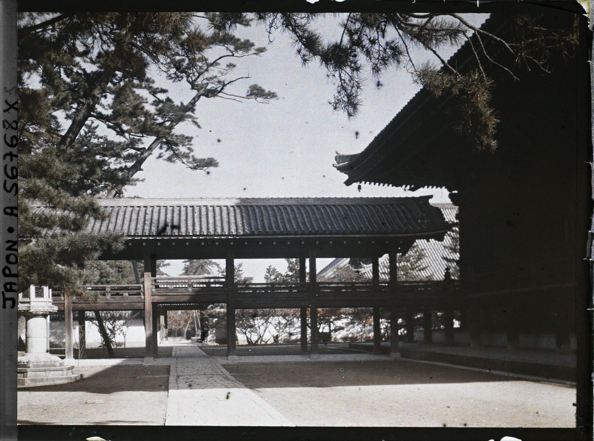 Image représentant Temple Chion-in : galerie couverte reliant le Mieidô (hall principal) l'Amida-dô