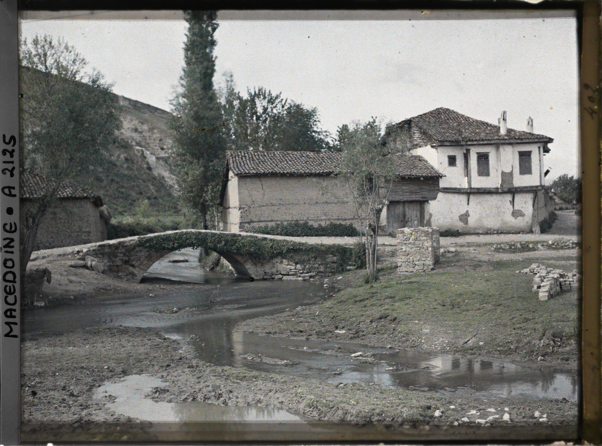Image représentant Le vieux pont à la sortie d'Ohrid