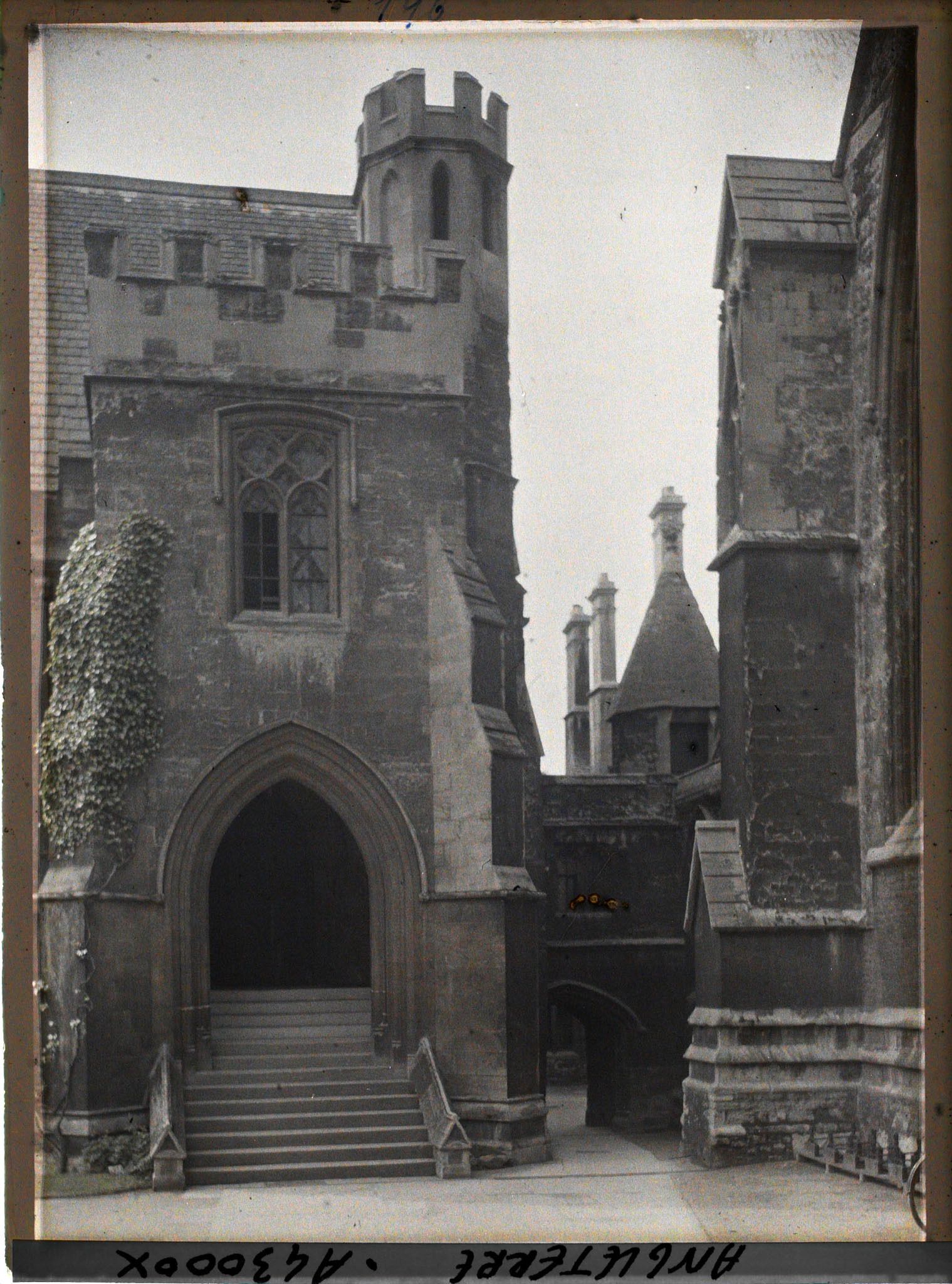 Image représentant Les abords de la Chapelle du Merton College