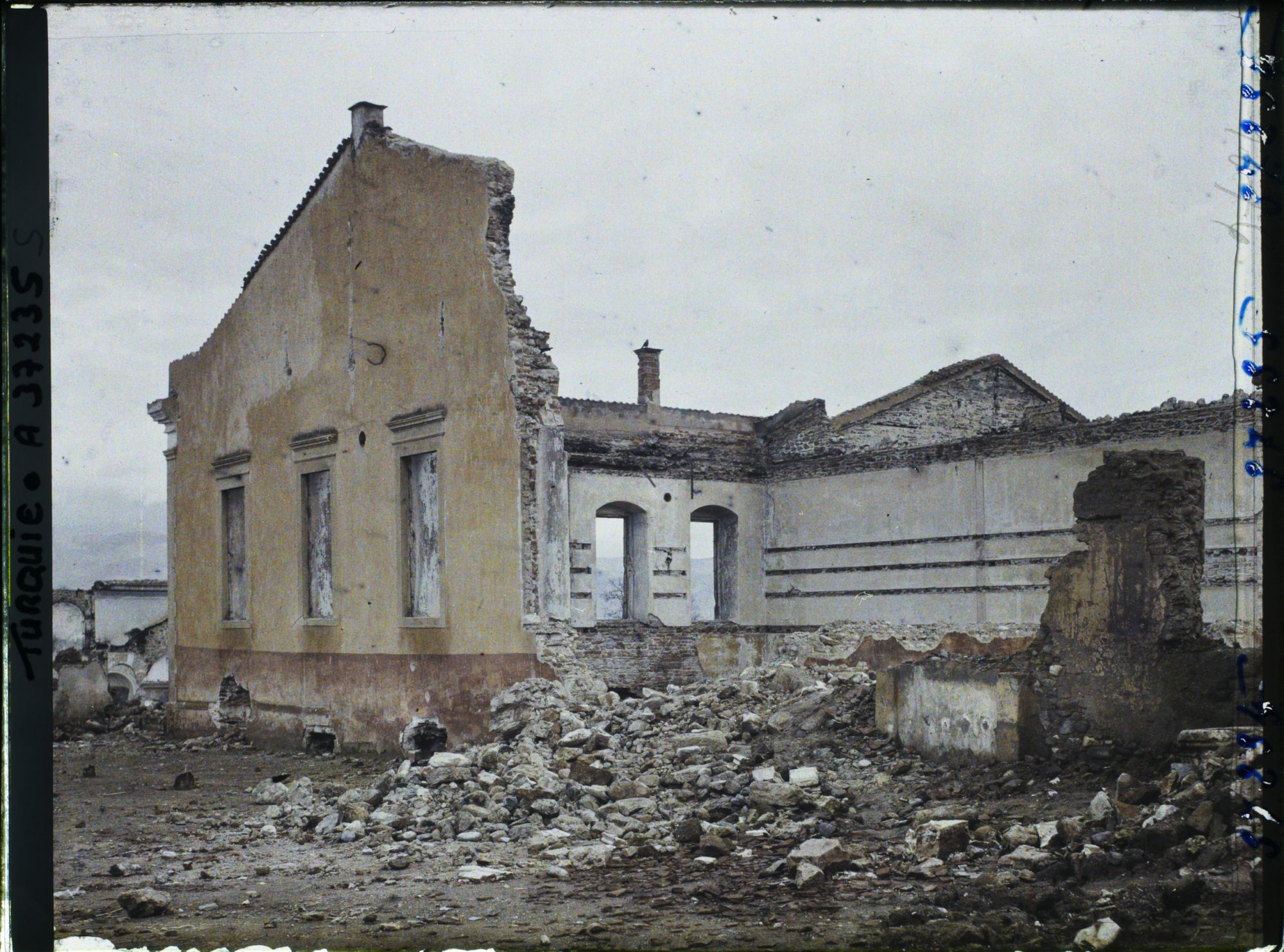 Image représentant Turquie, Alacheir, L'Hôpital incendié