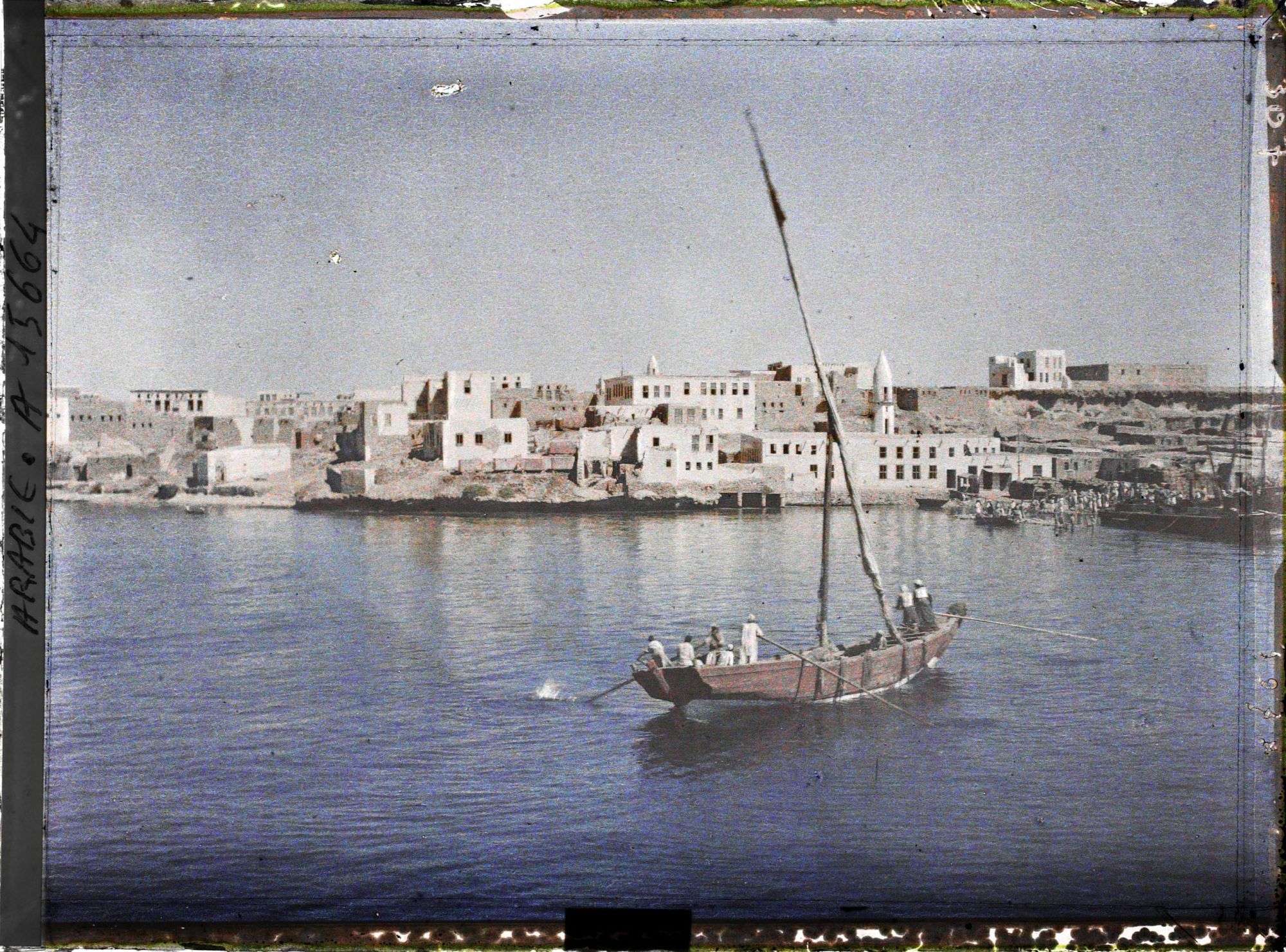 Image représentant La ville depuis la mer Rouge