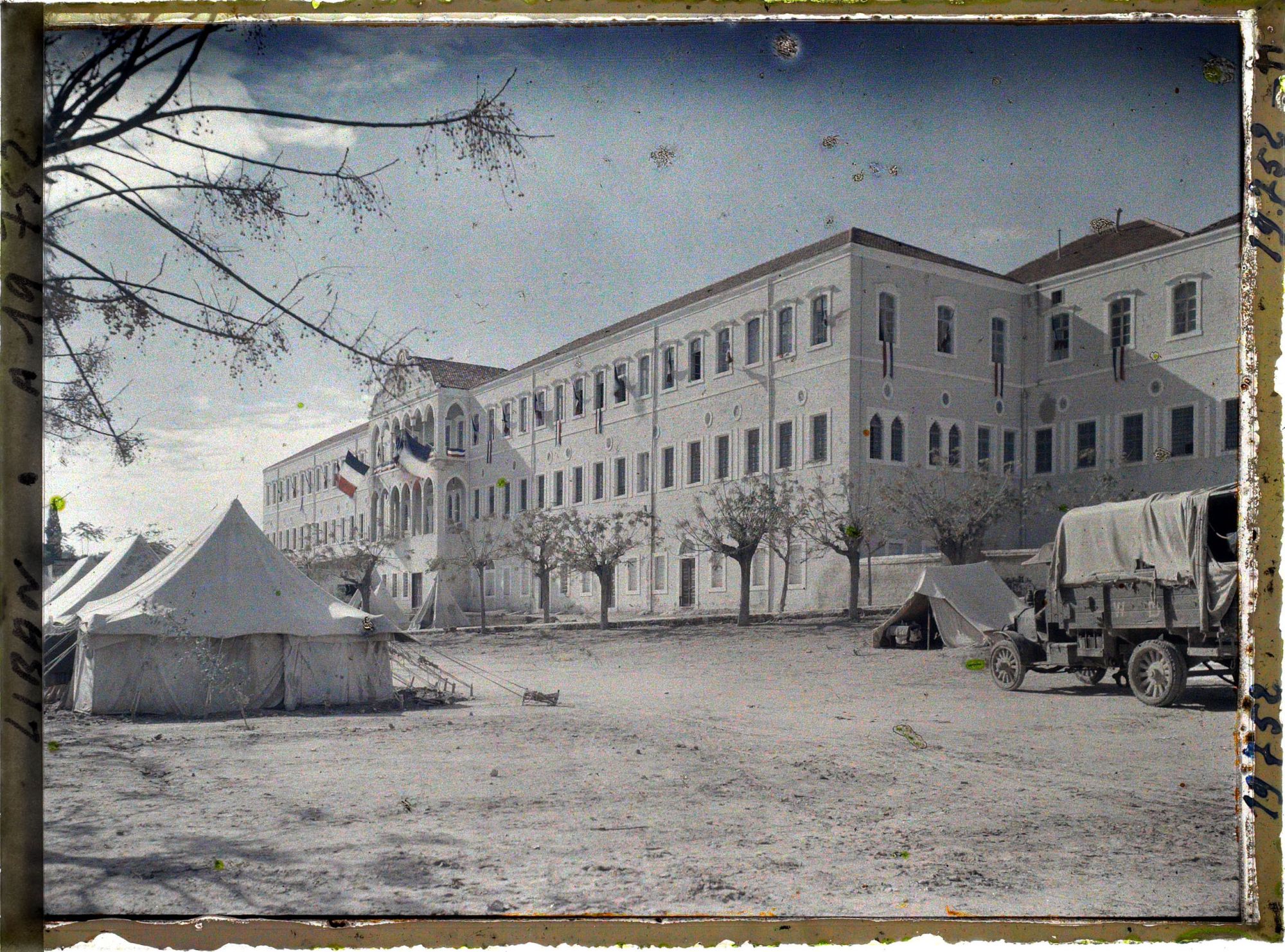 Image représentant Le Grand Sérail, siège du Haut-Commissariat de la République Française et de l'état-major de l'armée du Levant