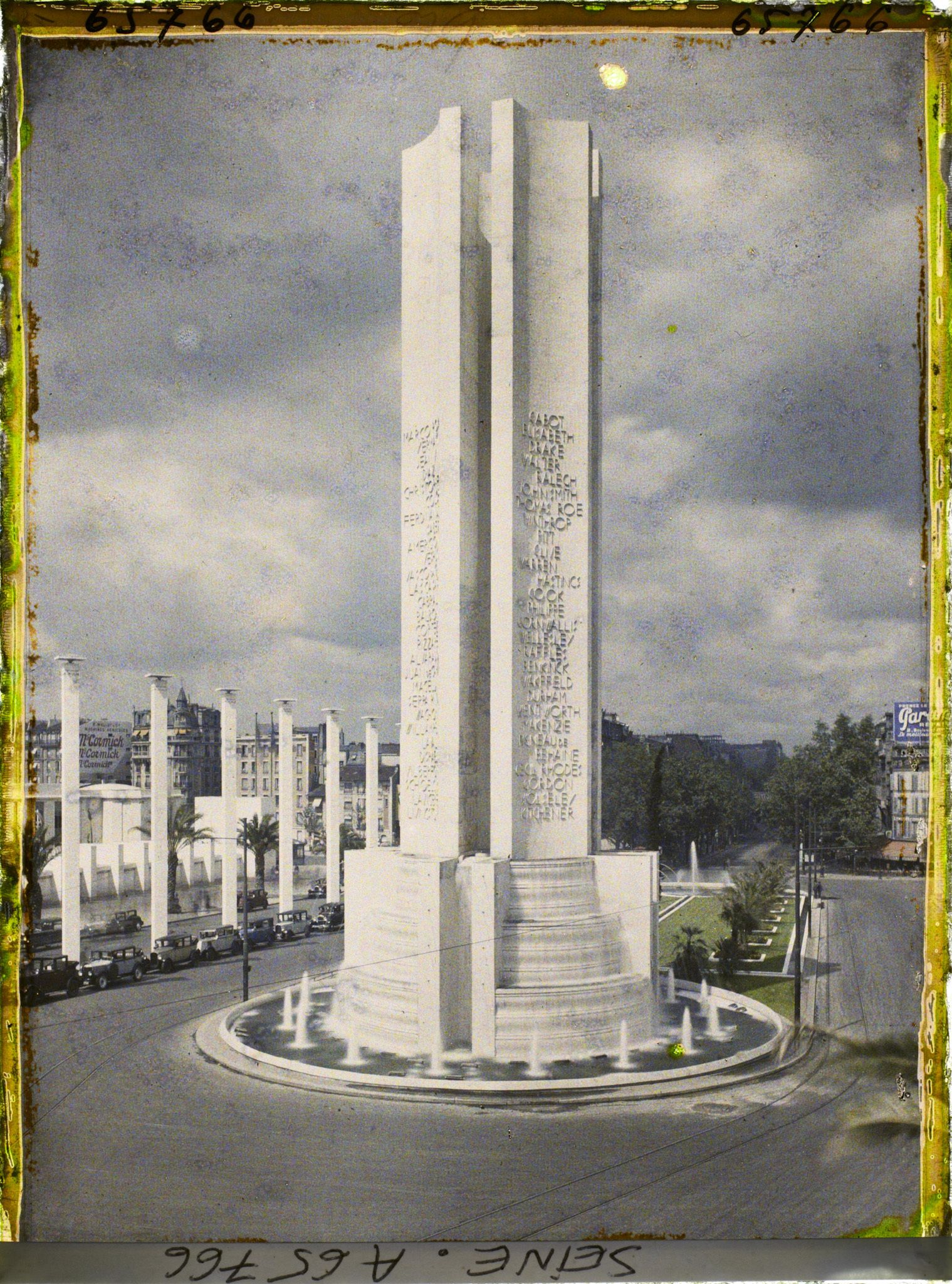 Image représentant L'Exposition Coloniale Internationale de 1931, la fontaine de la porte d'honneur