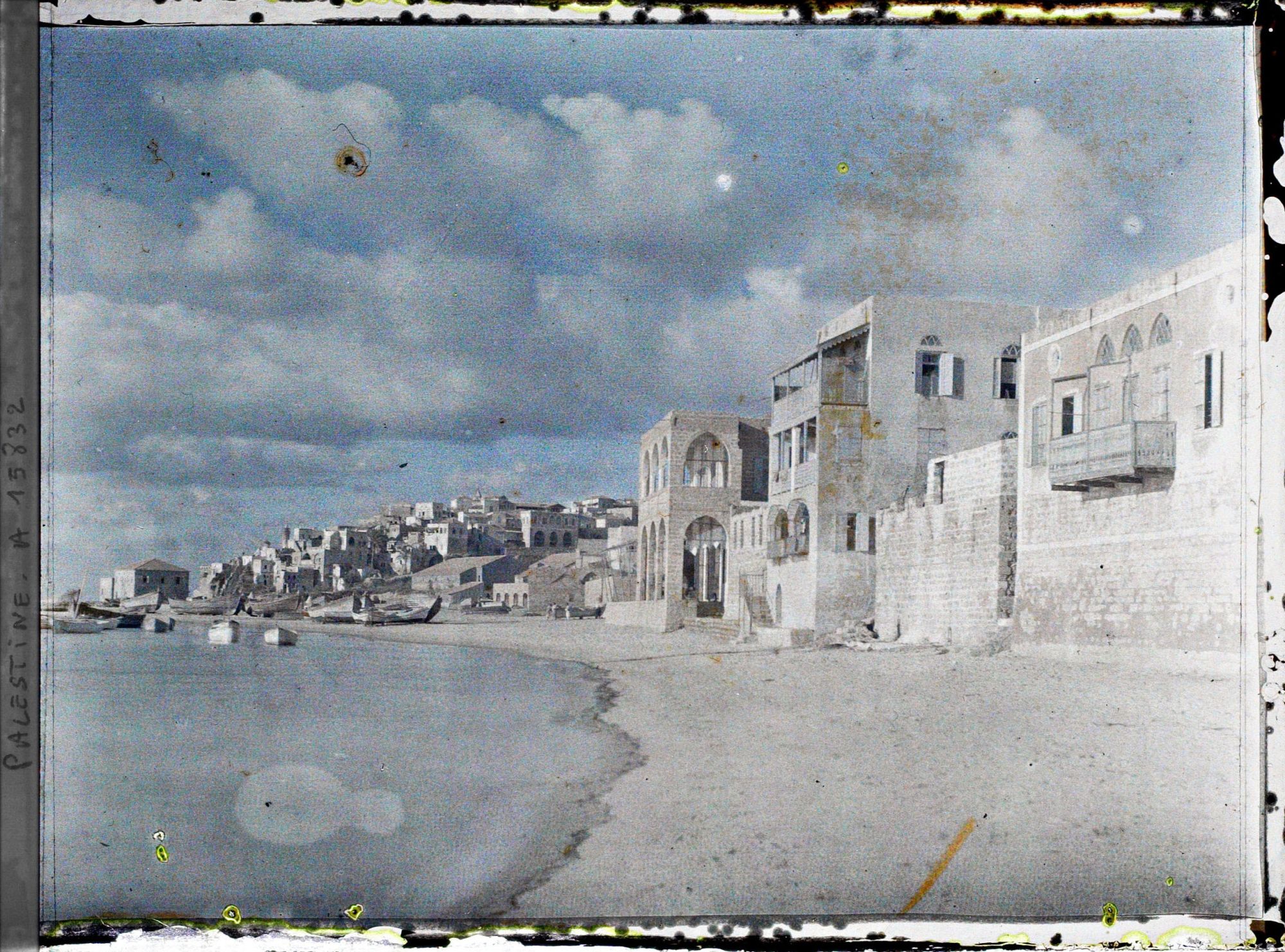 Image représentant Vue de la ville depuis le bord de mer