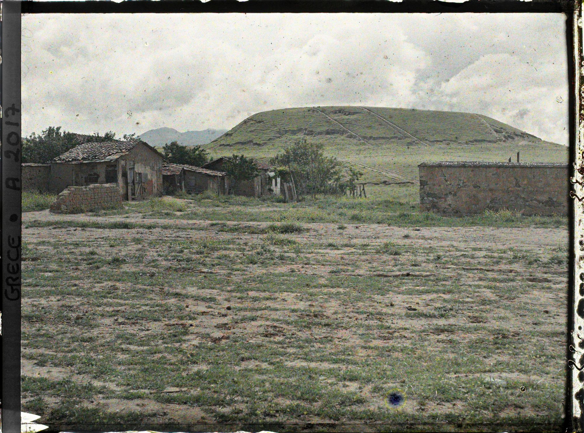 Image représentant Une toumba (poste de vigie) à l'Est de la ville, la plus grande de la région