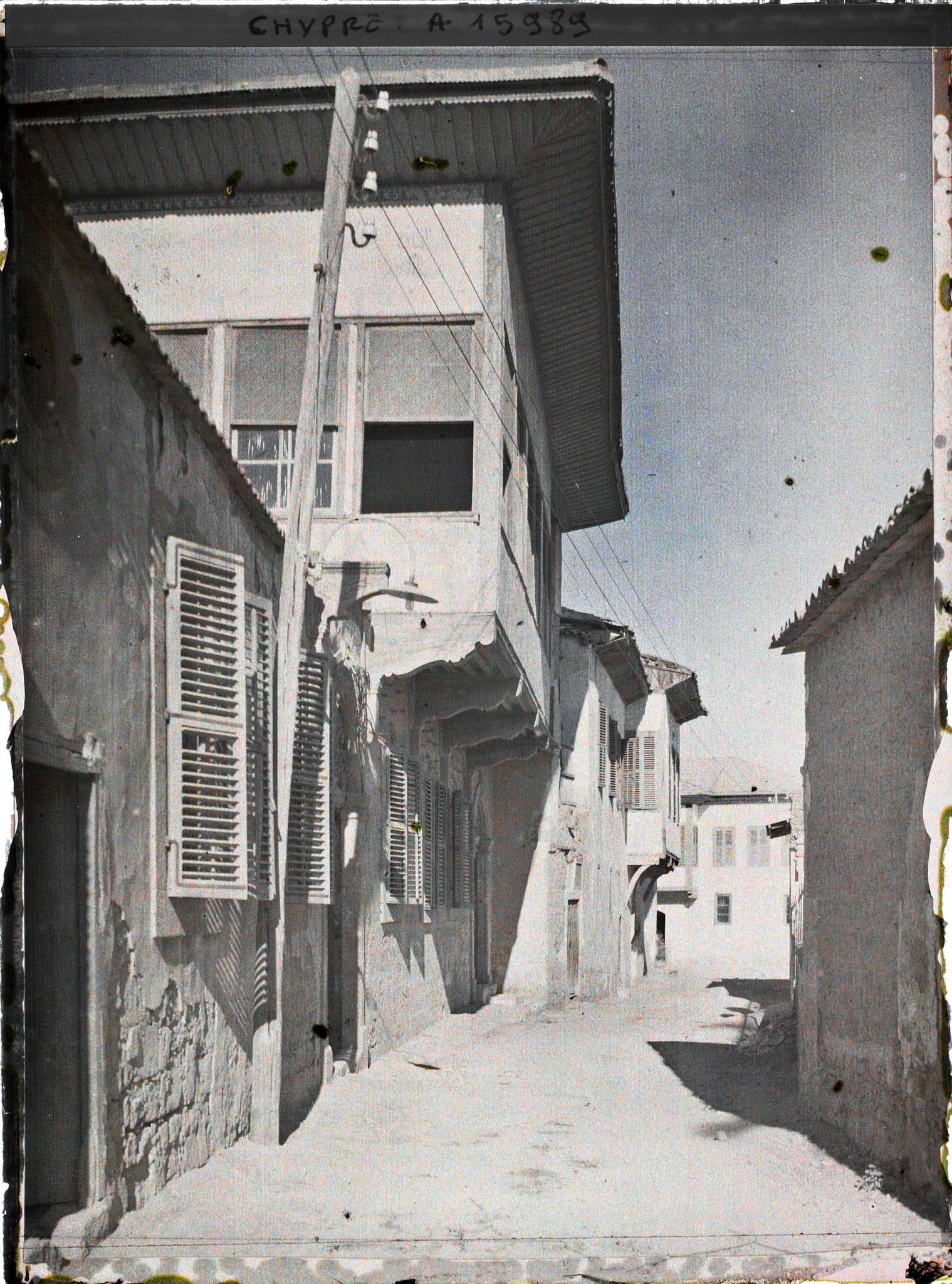 Image représentant Rue dont plusieurs maisons ont leur premier étage en encorbellement