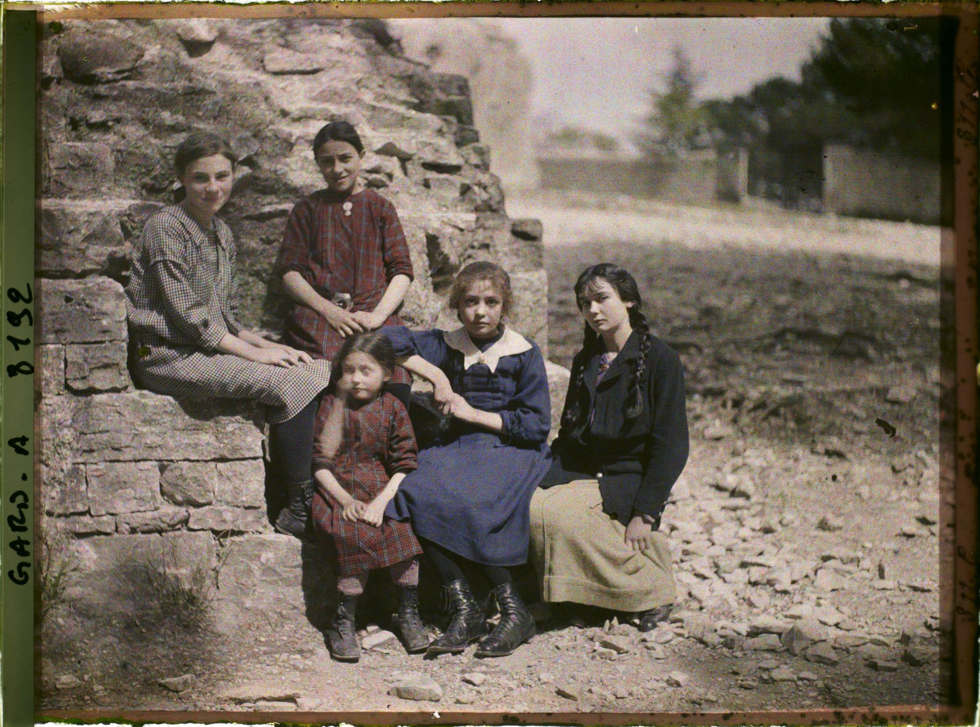 Image représentant Groupe de fillettes et jeunes filles