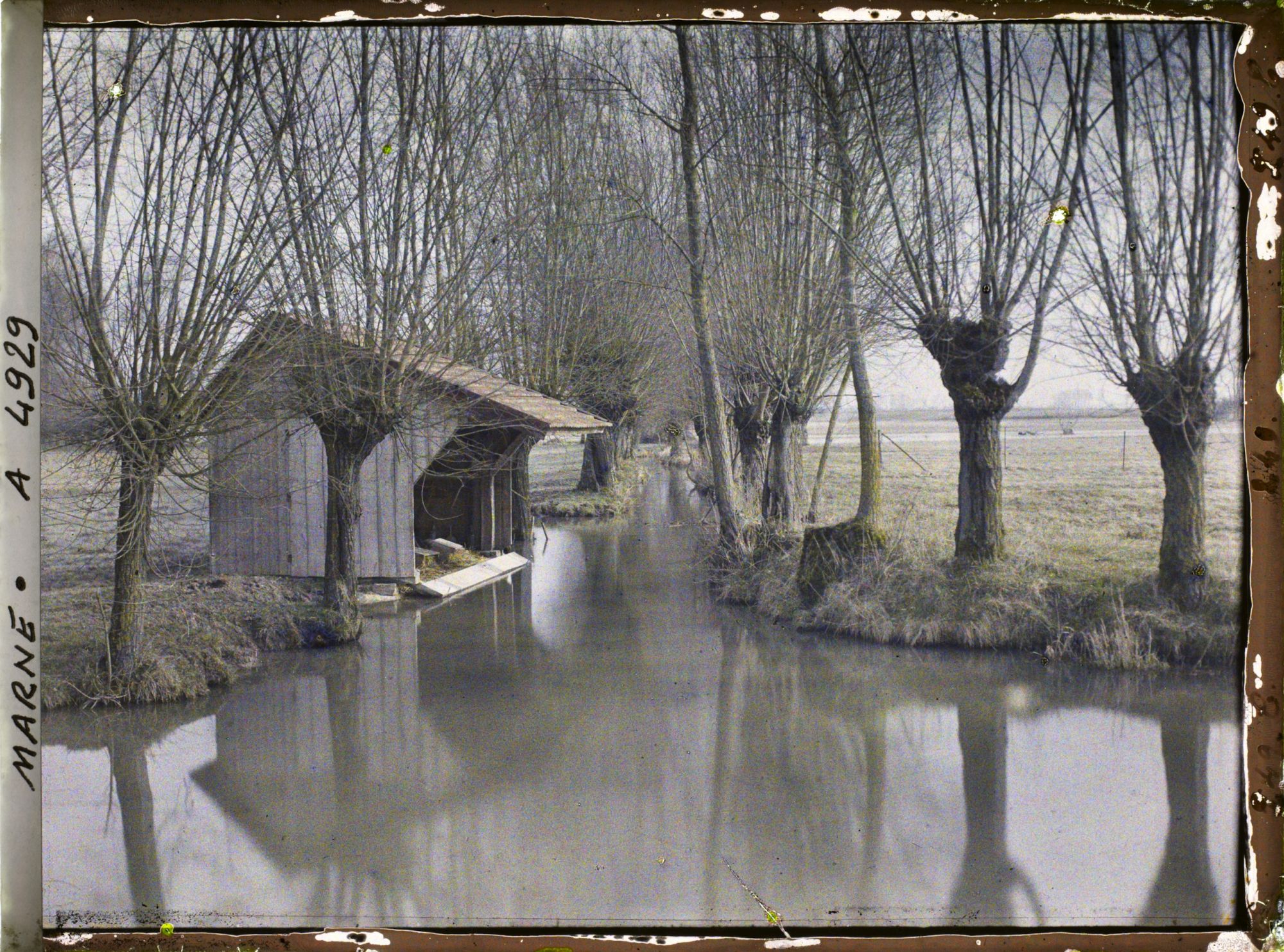 Image représentant Lavoir sur la rivière les Auges