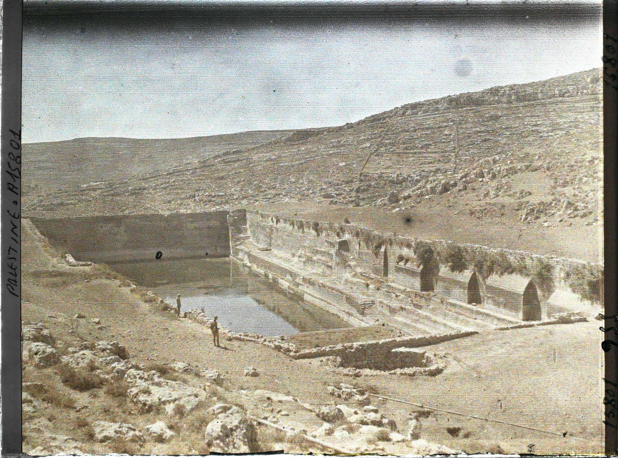 Image représentant L'une des trois vasques dites de Salomon