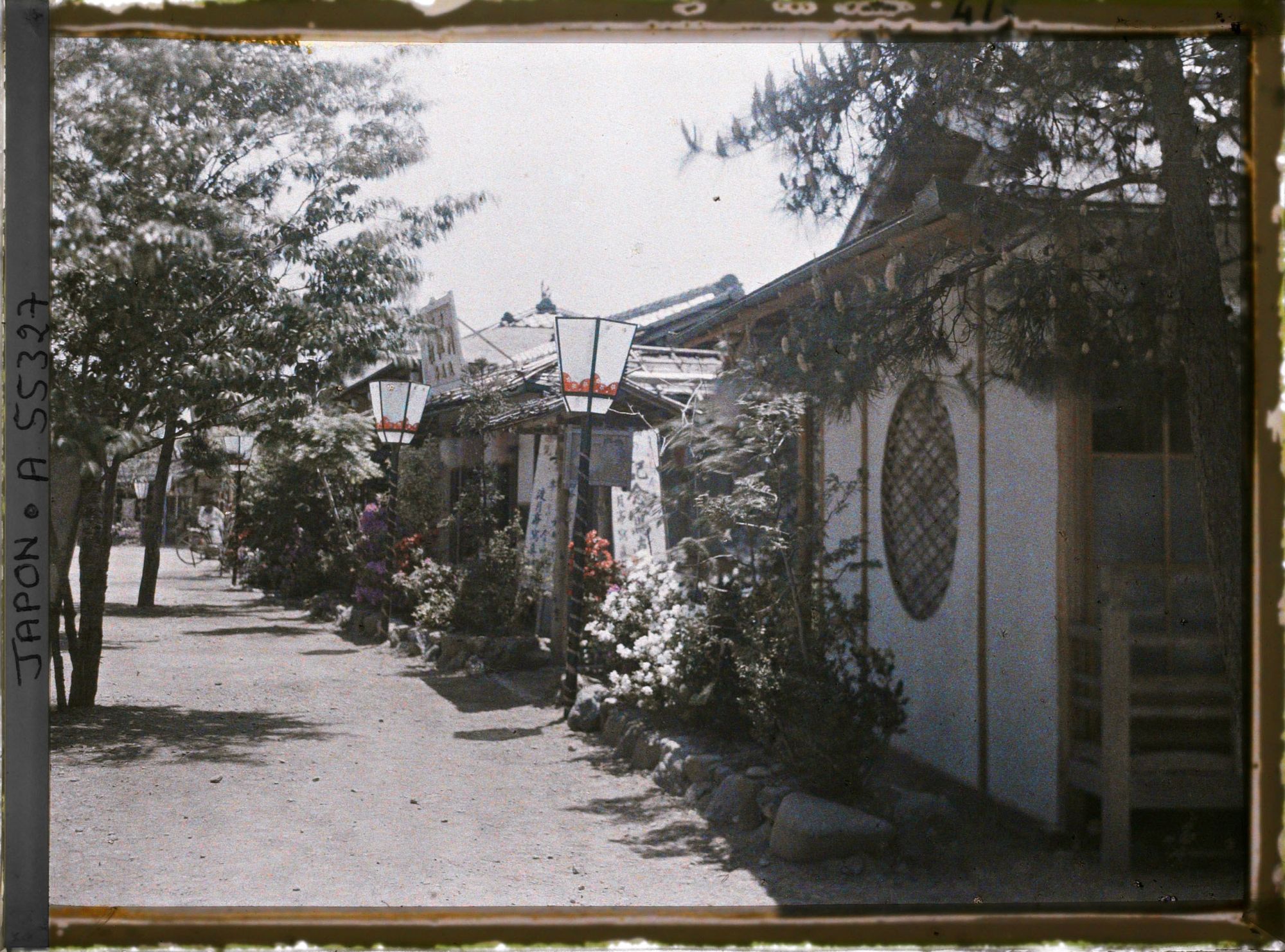 Image représentant kiosques (boutiques et maisons de thé ?)