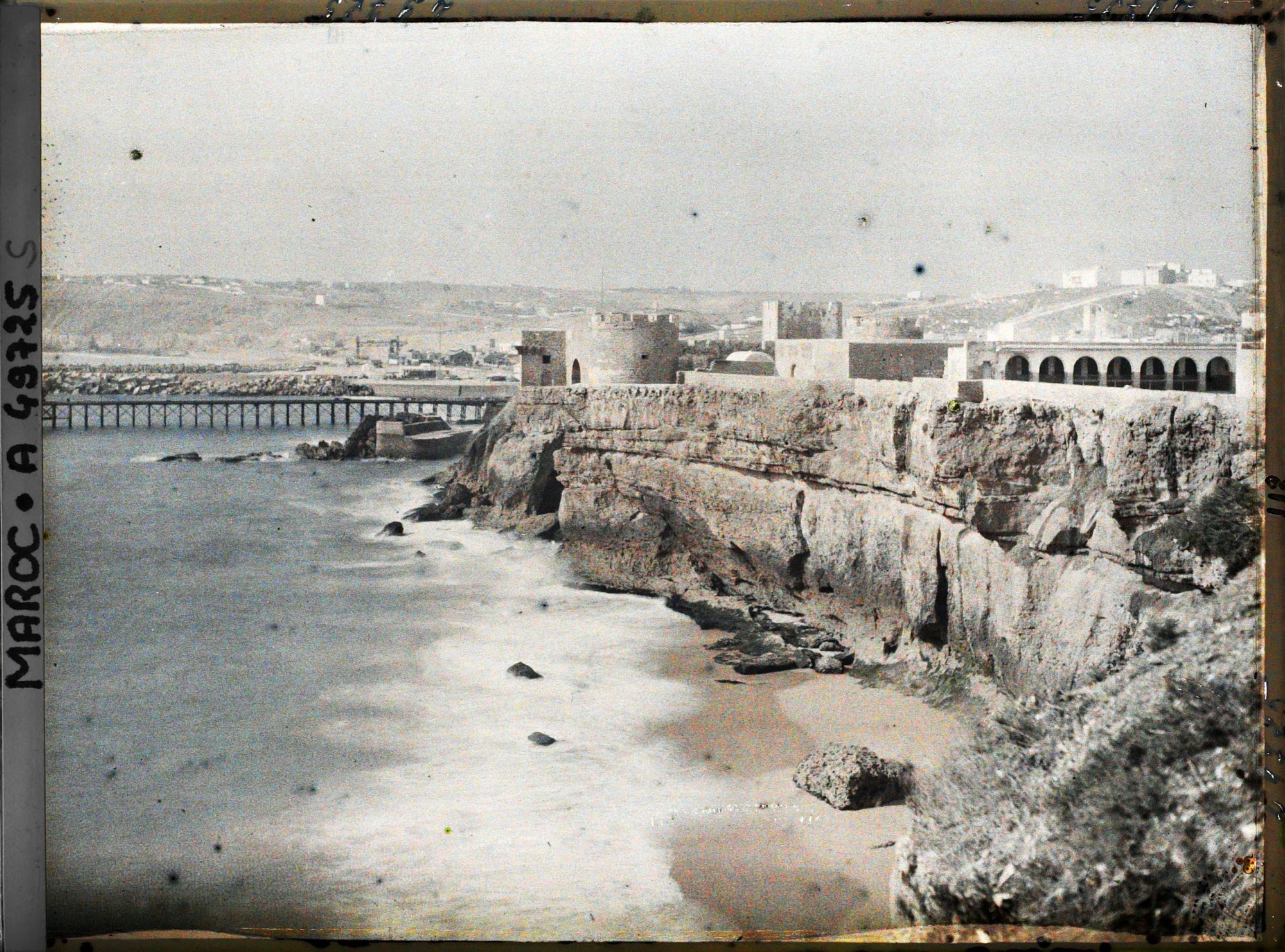 Image représentant Le Dar el-Bahar (" le château de la mer "), une forteresse portugaise du XVe siècle