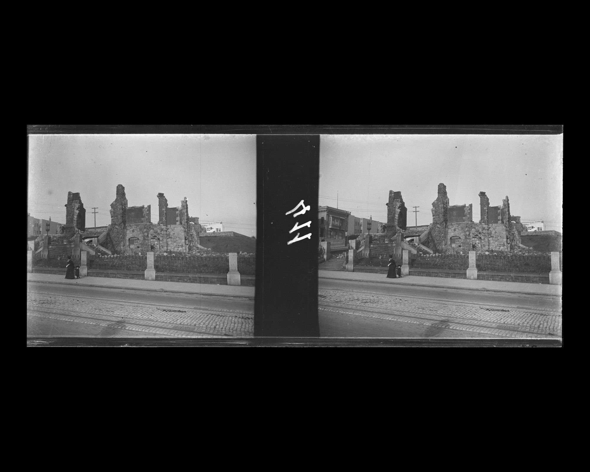 Image représentant Les ruines d'une maison détruite par le tremblement de terre de 1906