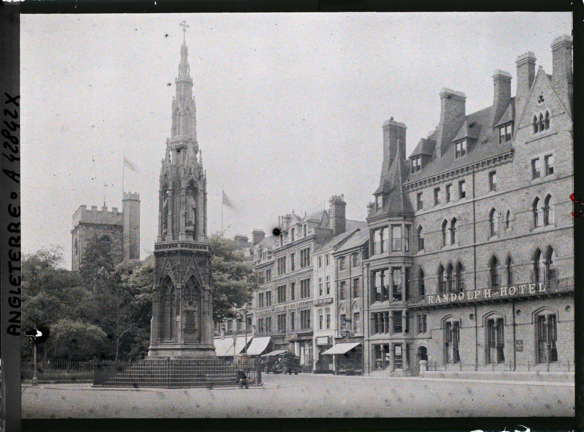 Image représentant Le monument aux évêques sur St Giles street