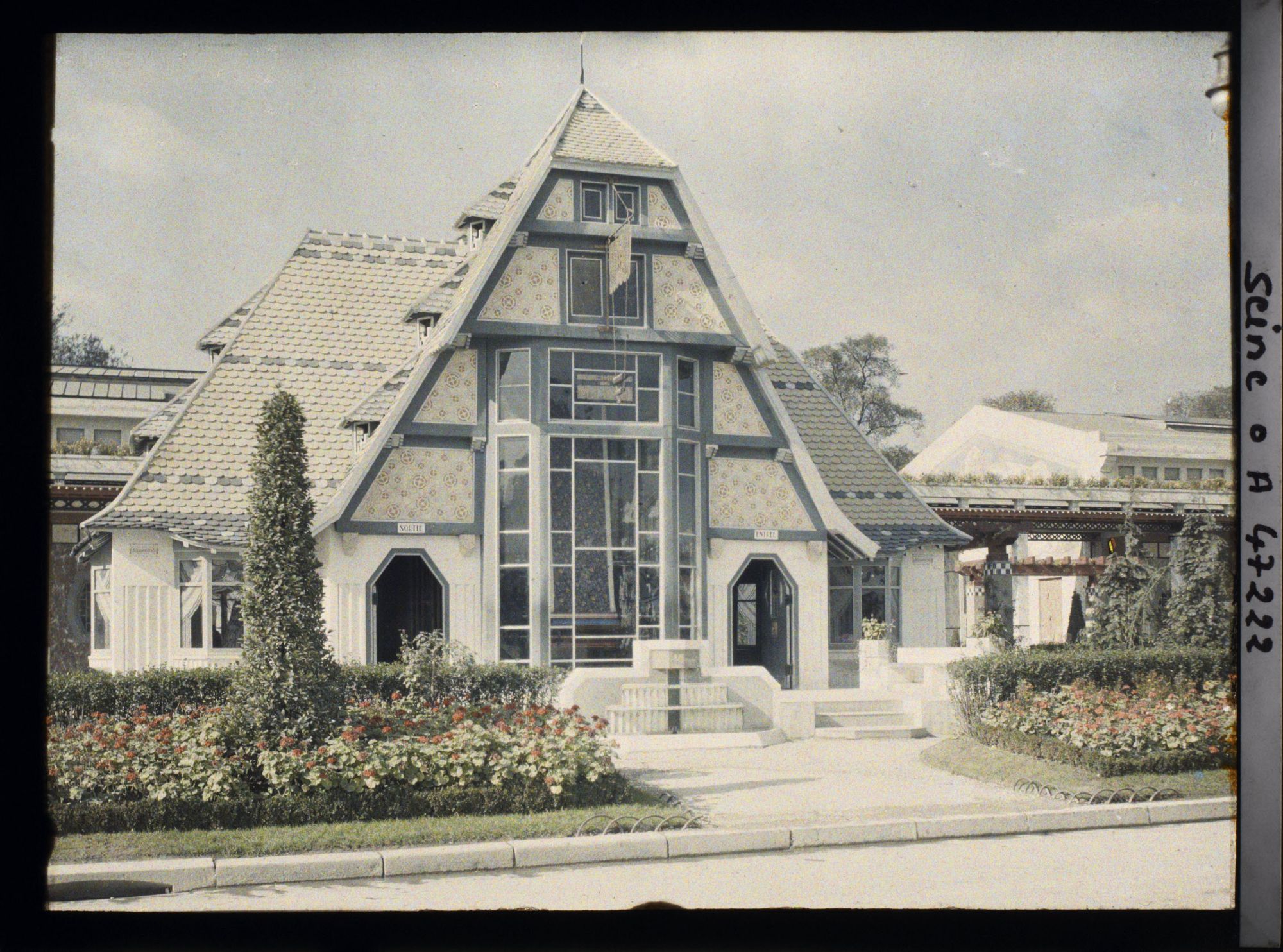 Image représentant L'Exposition des arts décoratifs, le pavillon de Mulhouse, esplanade des Invalides
