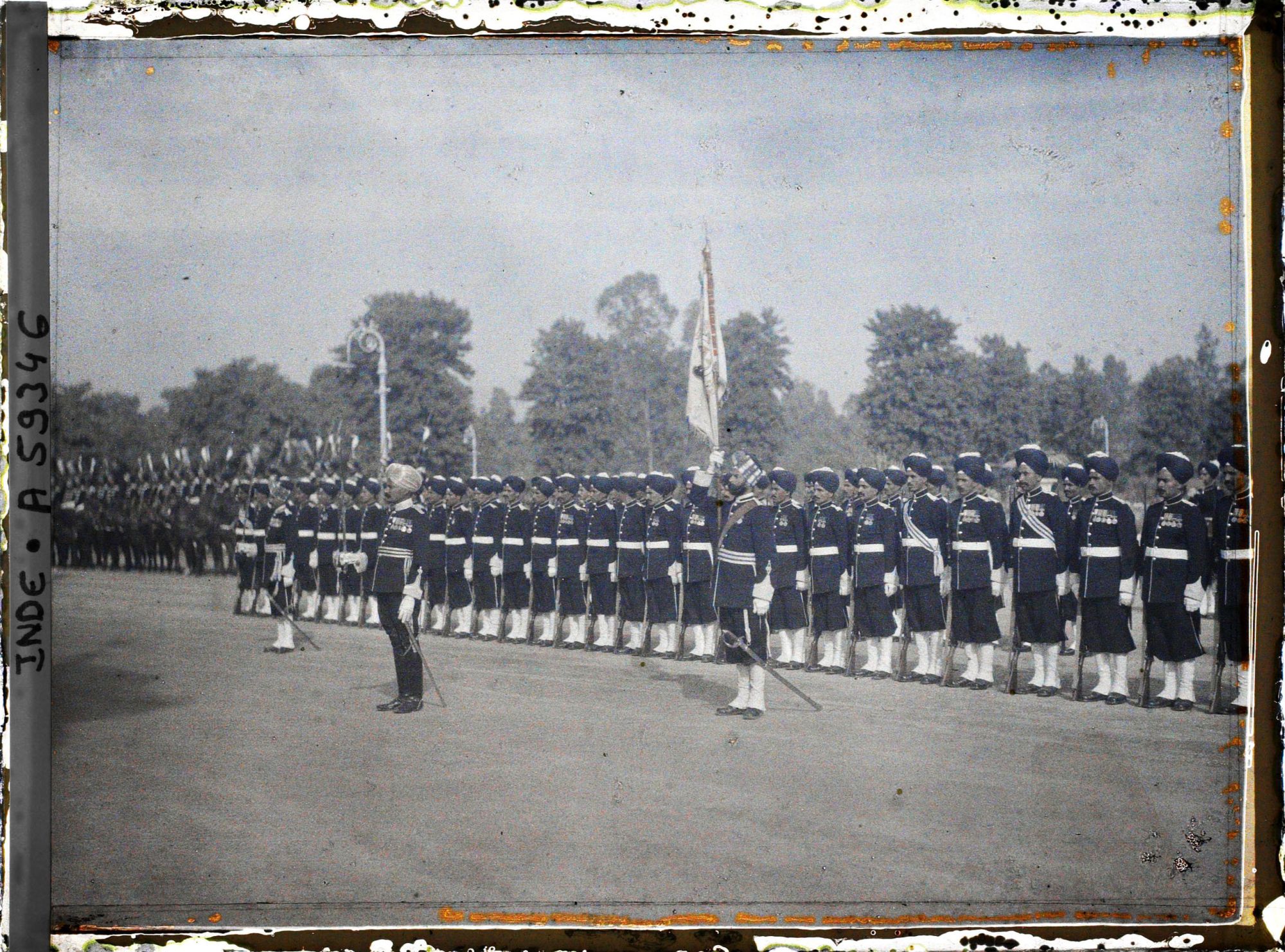 Image représentant Garde d'honneur du palais lors du jubilé célébrant les cinquante ans de règne du maharajah Jagatjit Singh