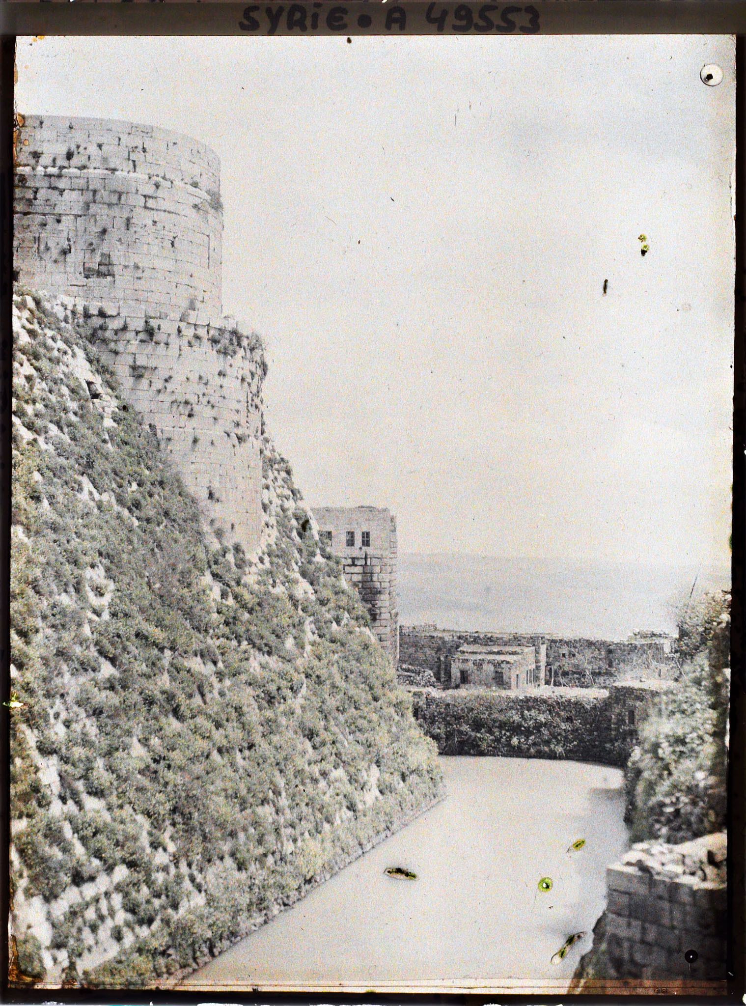 Image représentant Vue du grand berquil entre la première et la seconde enceinte du front sud