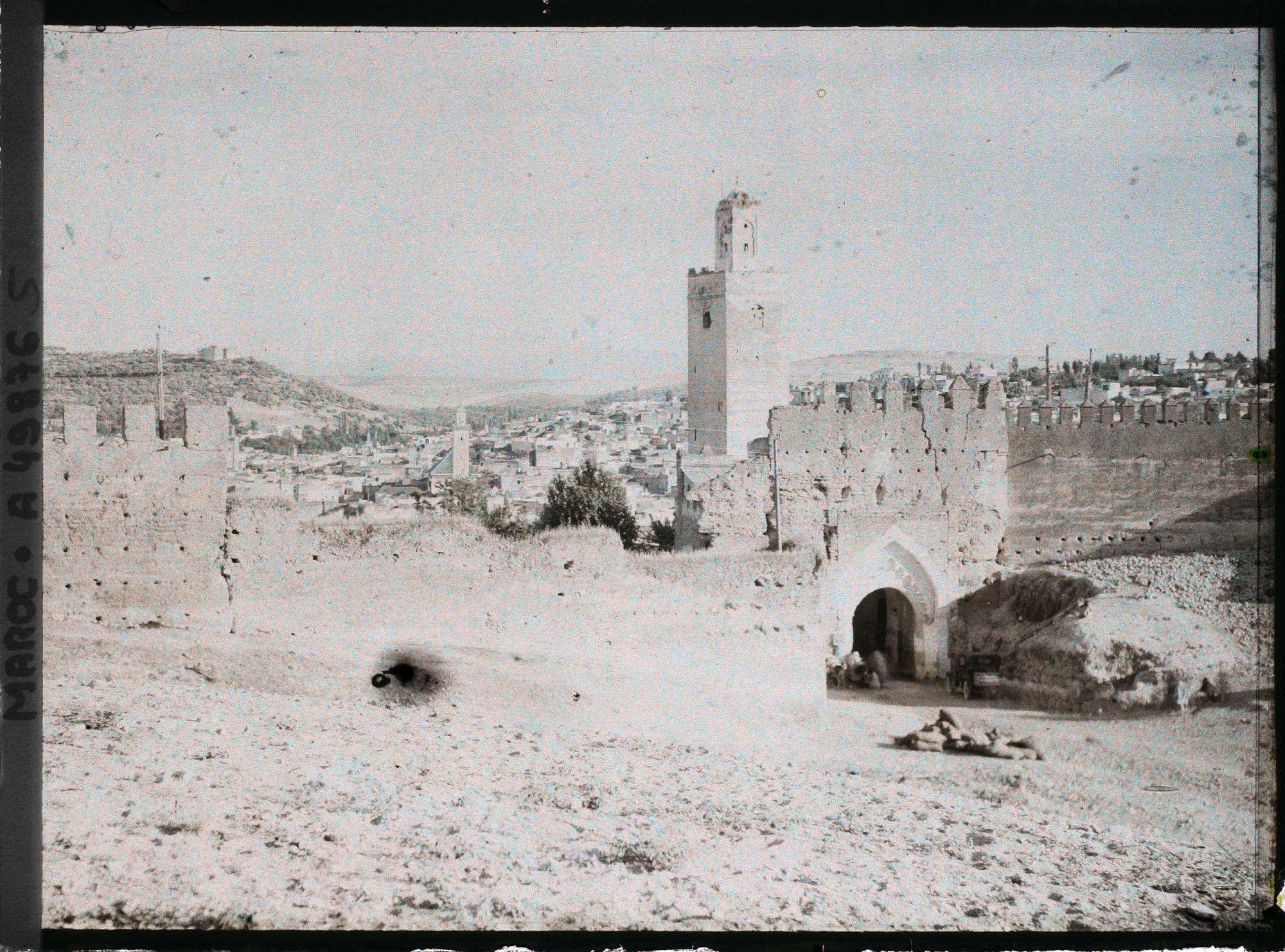 Image représentant Vue extérieure de Bâb Guissa et du minaret de la mosquée éponyme