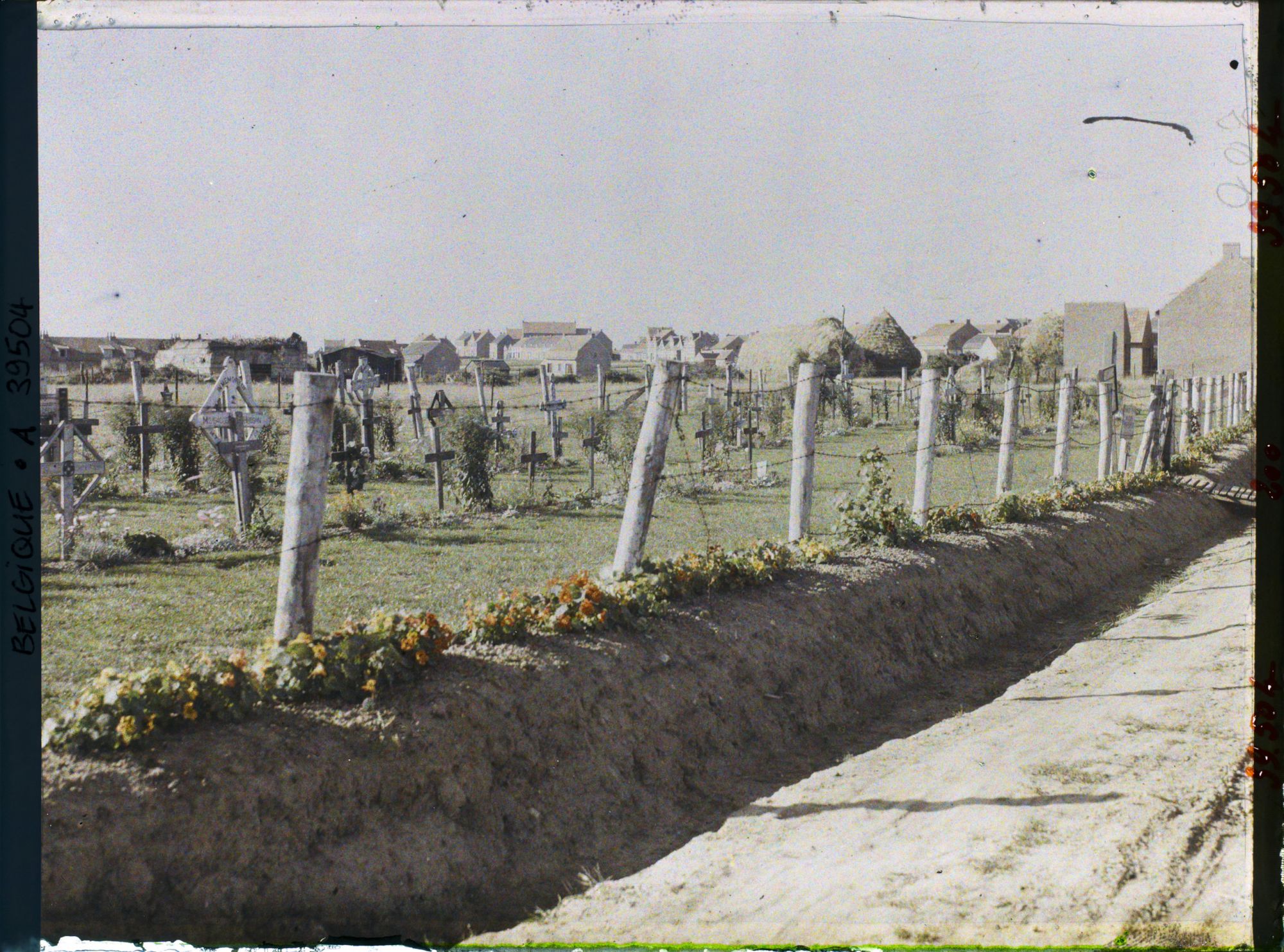 Image représentant Belgique, Witschaete, Vue sur le Village et Cimetière Anglais