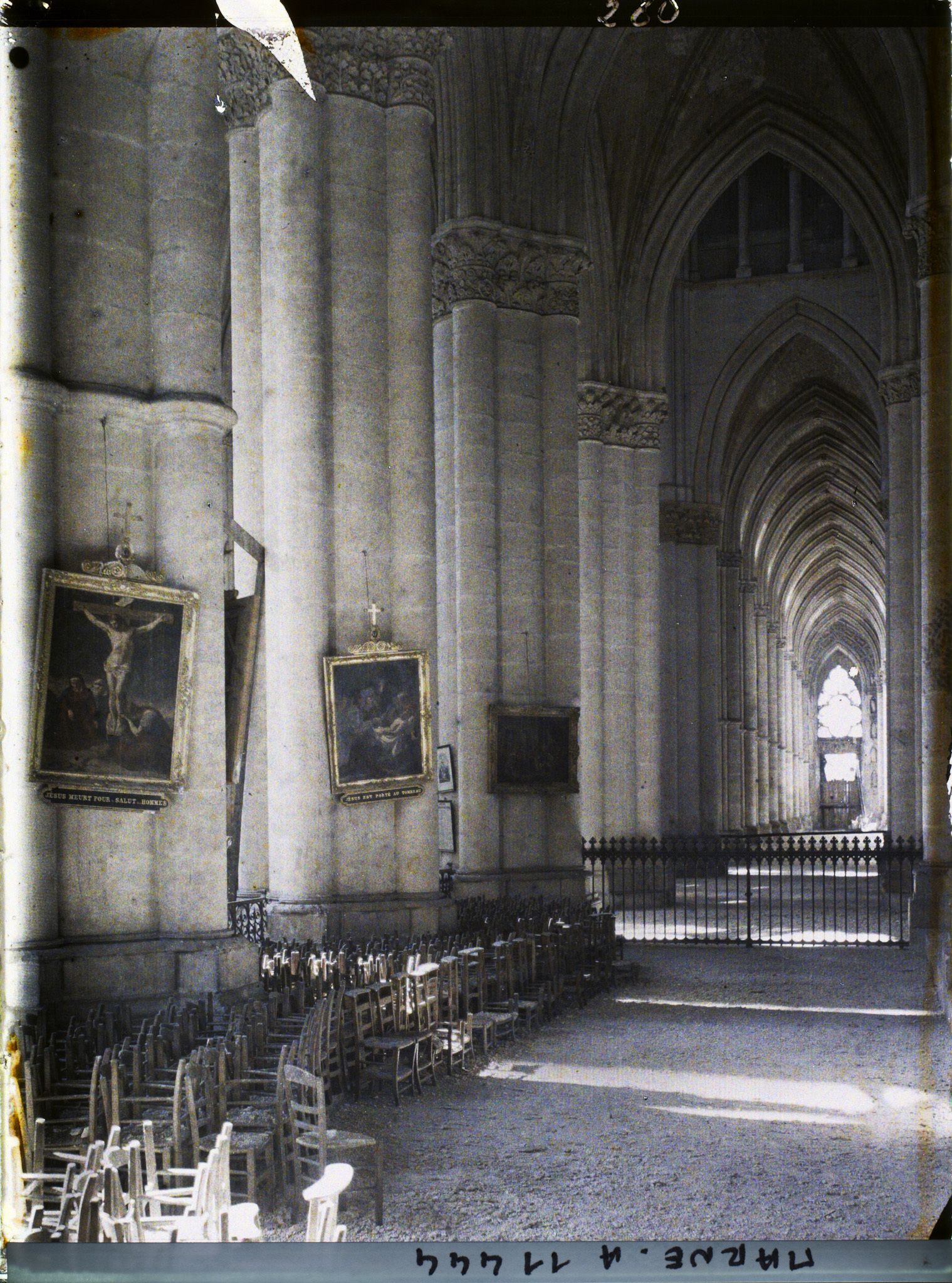 Image représentant France, Reims, Intérieur Cathédrale, bas côté droit