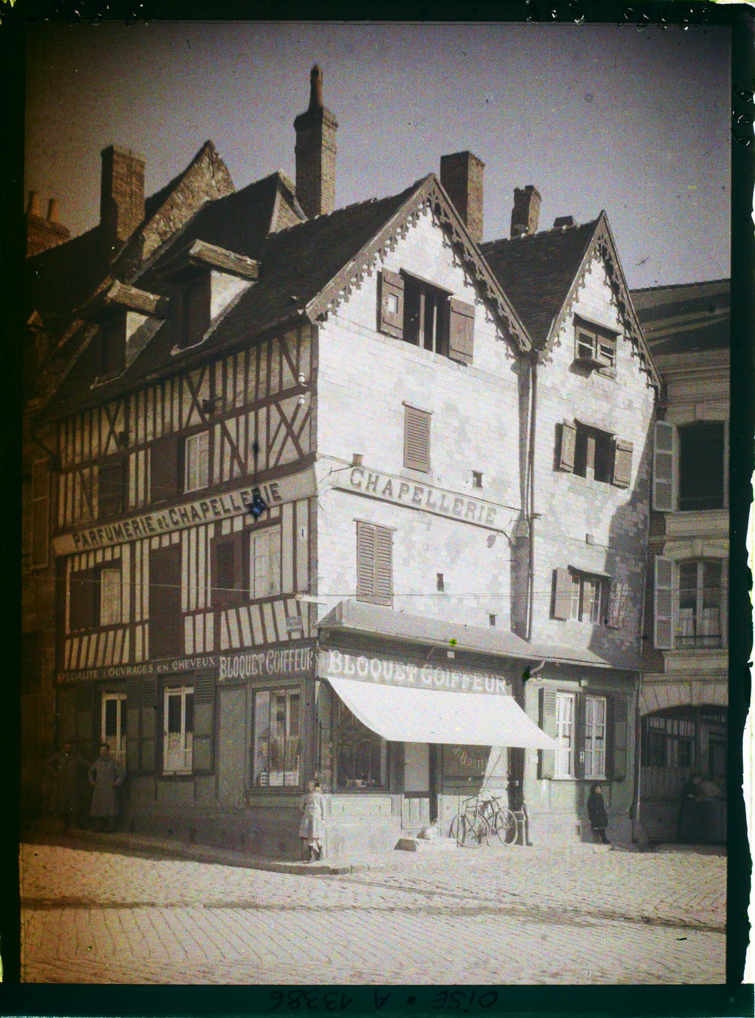 Image représentant France, Noyon, Vieilles Maisons place du marché au blé