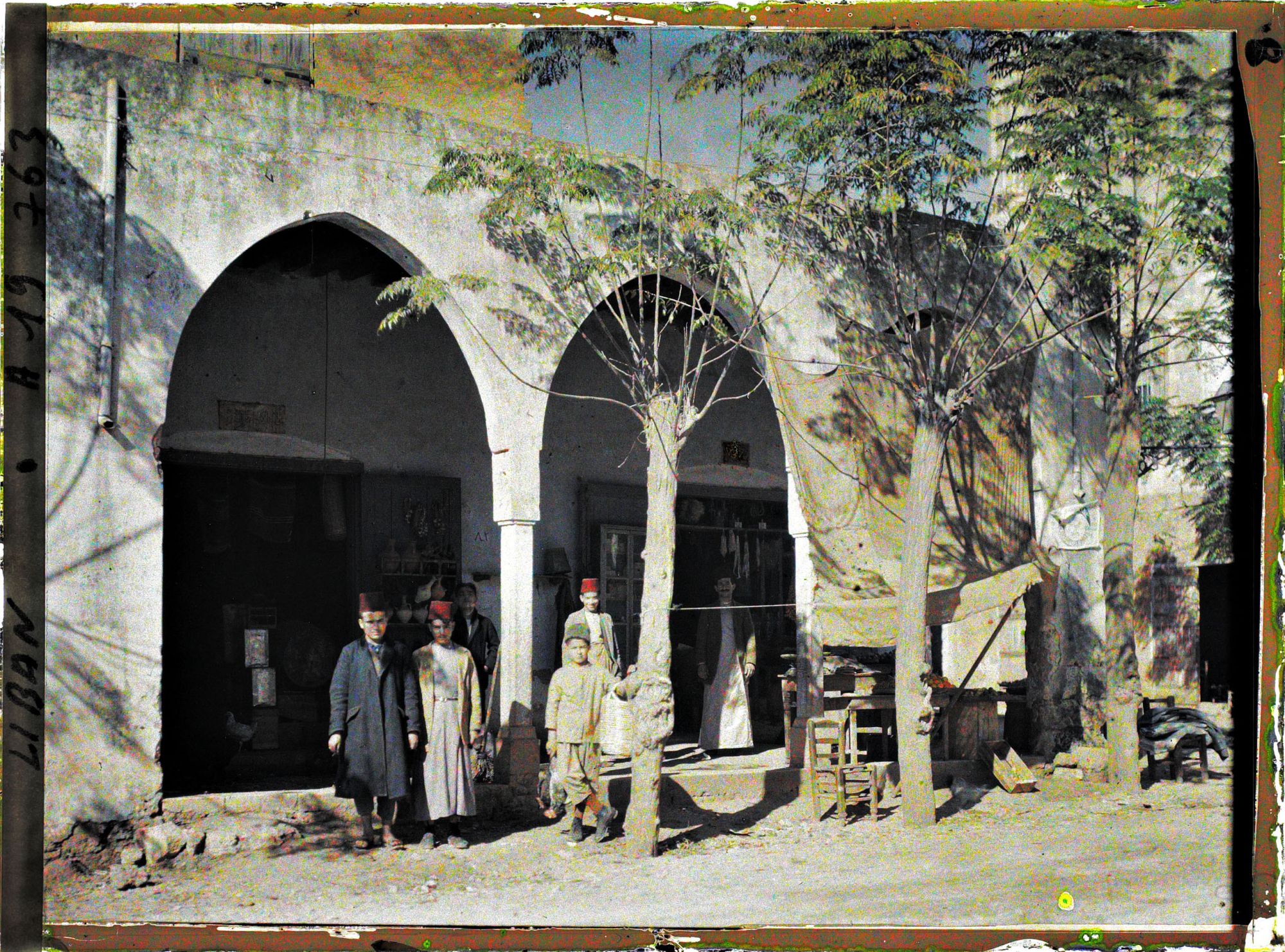 Image représentant Une boutique sous arcade