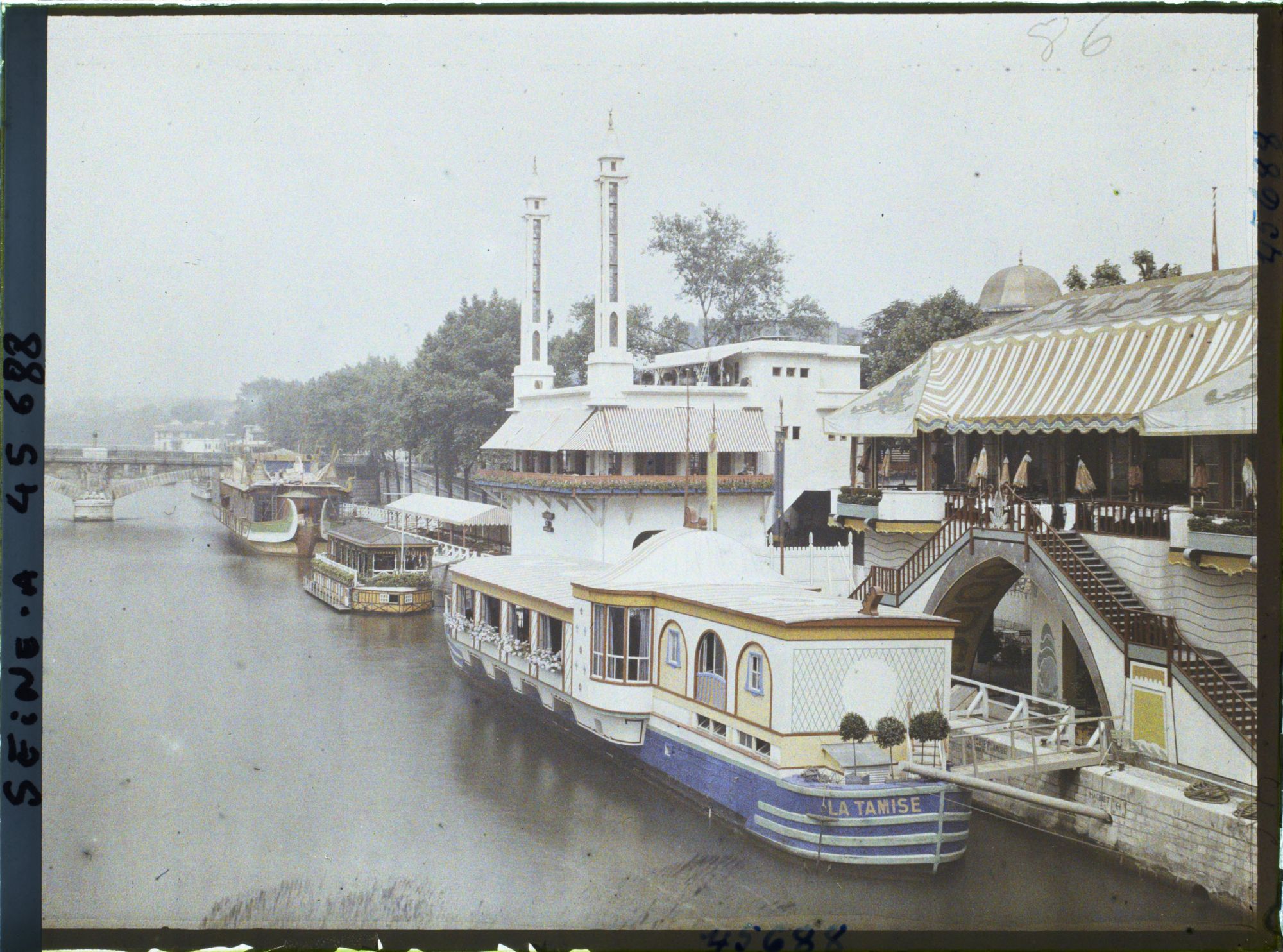 Image représentant L'Exposition des arts décoratifs, Grande-Bretagne, Le restaurant britannique par Gaston et Robertson, le restaurant turc par Fildier et Raymond