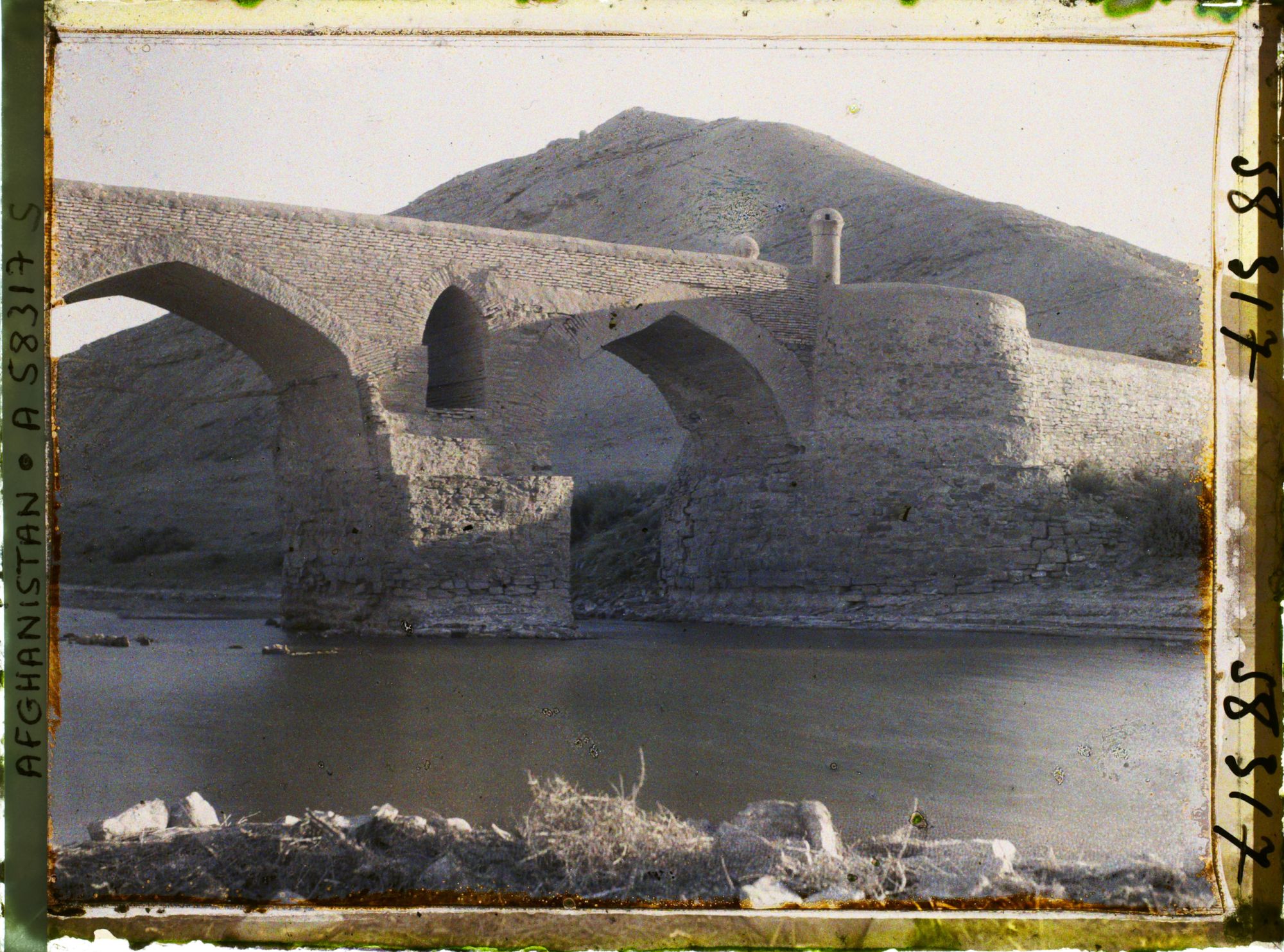 Image représentant Le pont sur le Hari Rud au crépuscule