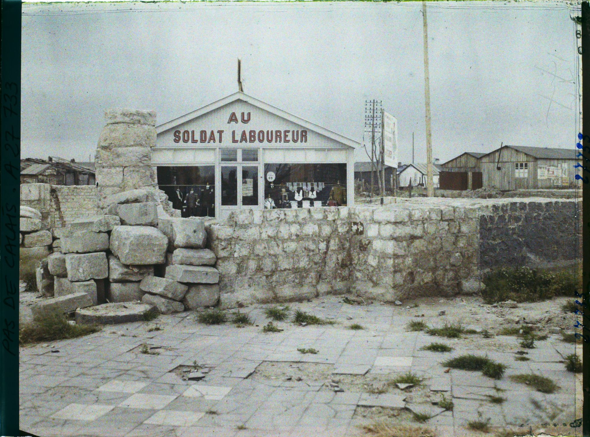 Image représentant France, Lens, Ruines de l'Eglise et boutique de Conféctions