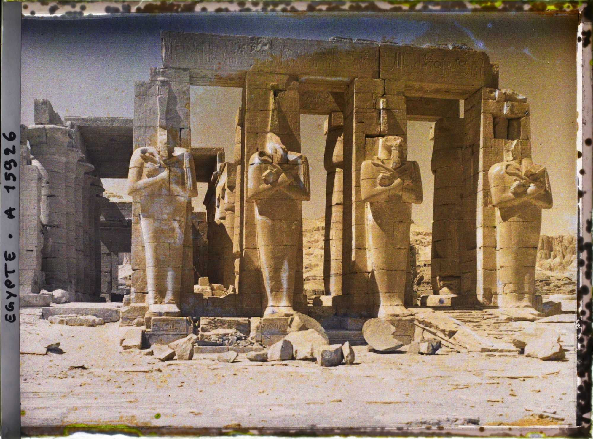 Image représentant Vue sur la deuxième cour du Ramesseum