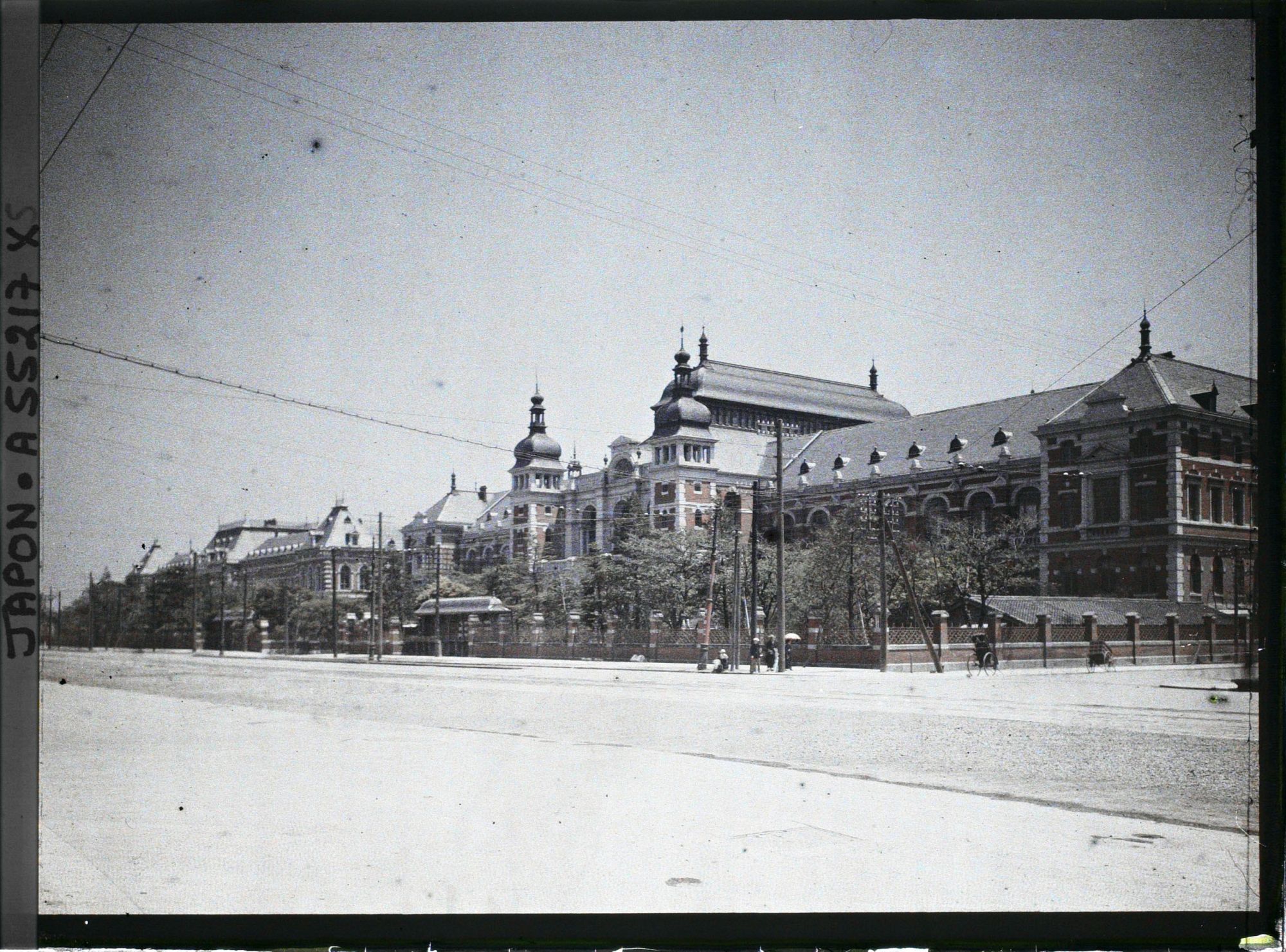 Image représentant Cour Suprême de Justice et, au fond, Département de la Justice, dans le quartier Kasumigaseki