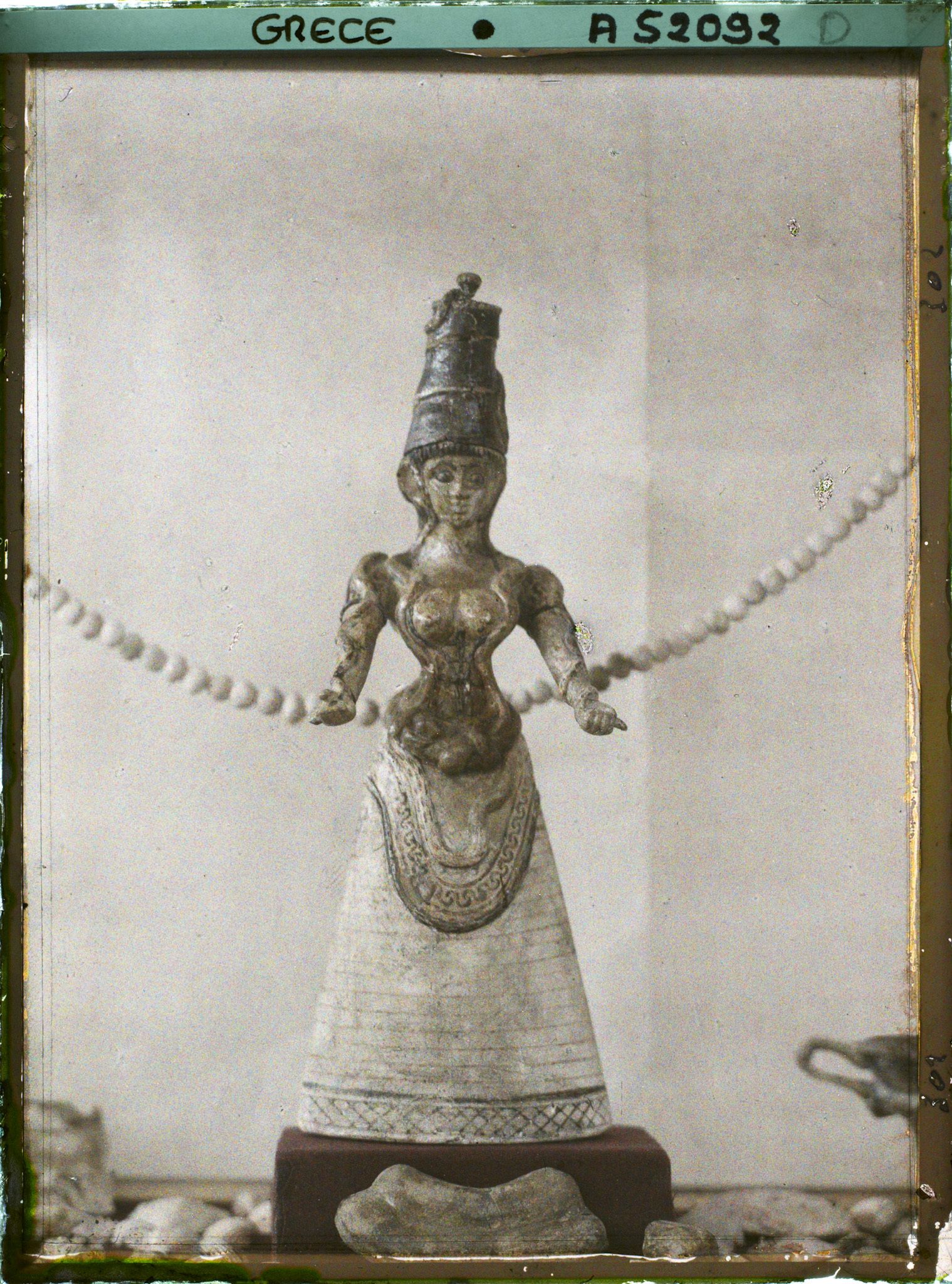 Image représentant Musée archéologique - Déesse aux serpents provenant de Cnossos