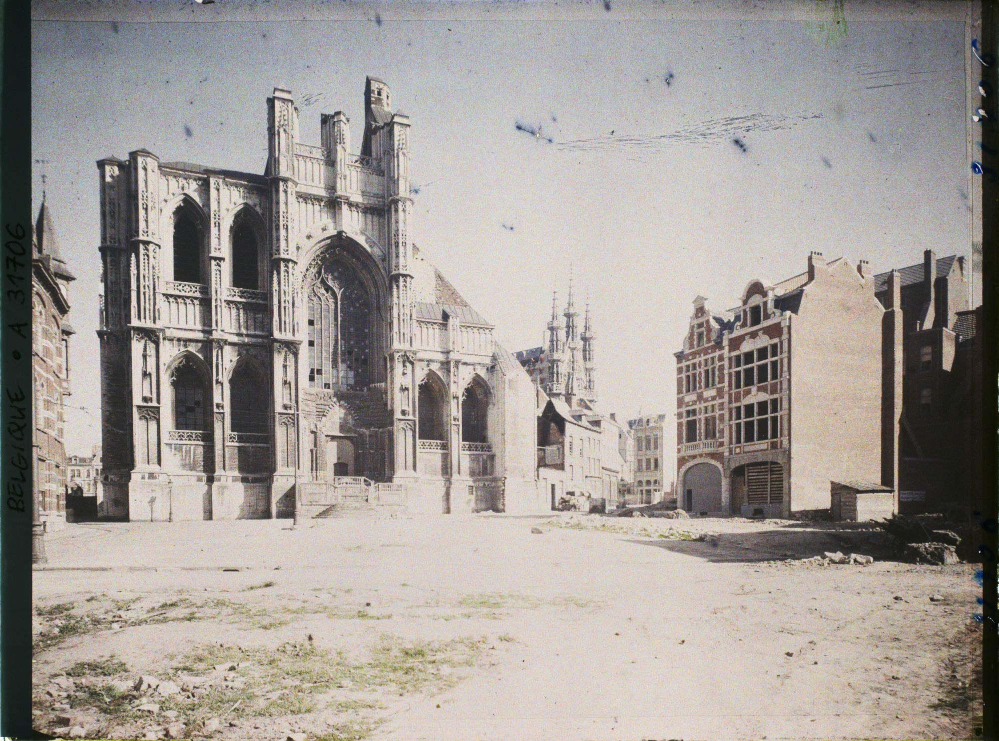 Image représentant Belgique, Louvain, L'Eglise St Pierre et Hôtel de Ville