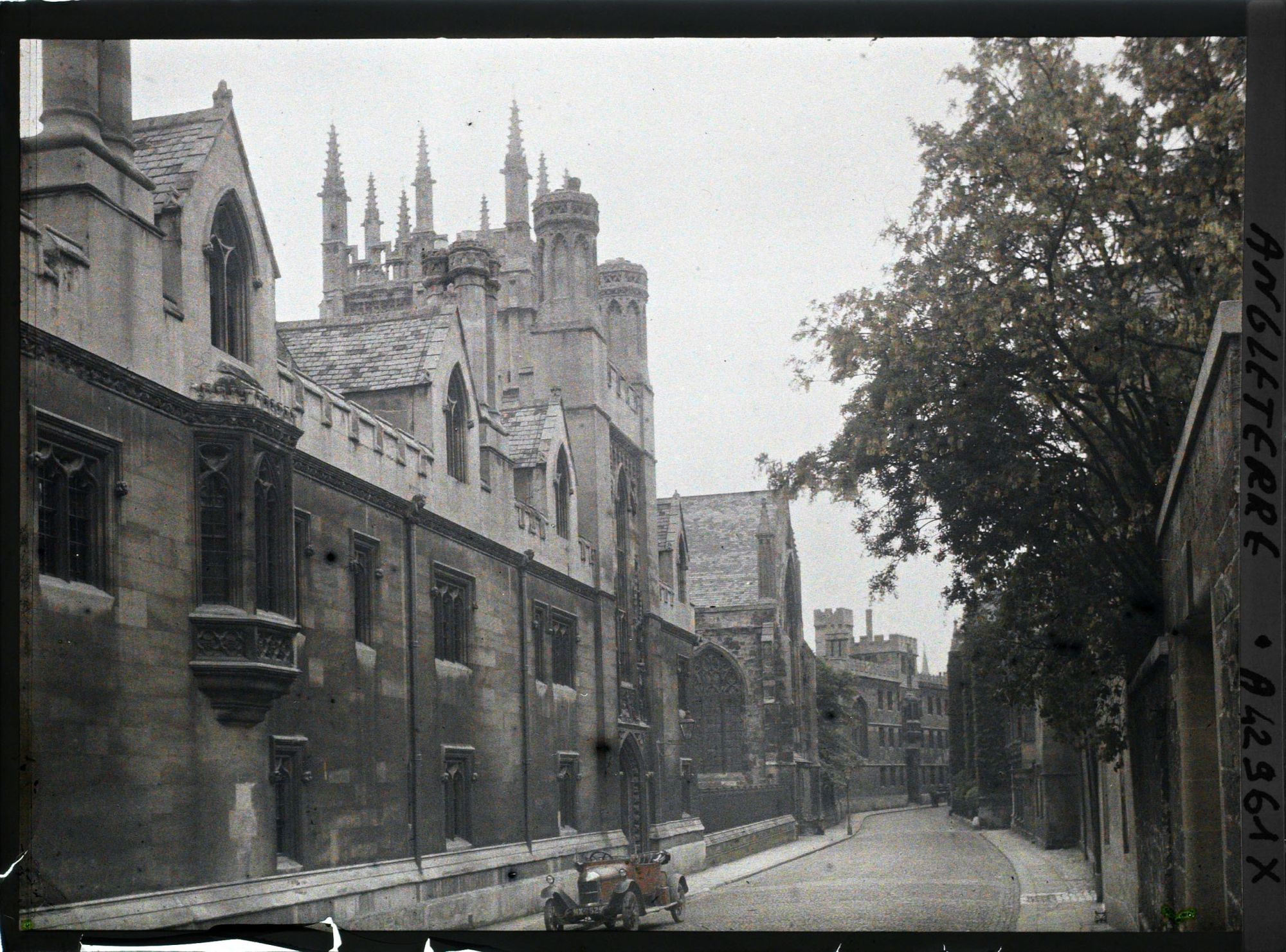 Image représentant Entrée principale du Merton College. Au fond, le Corpus Christi