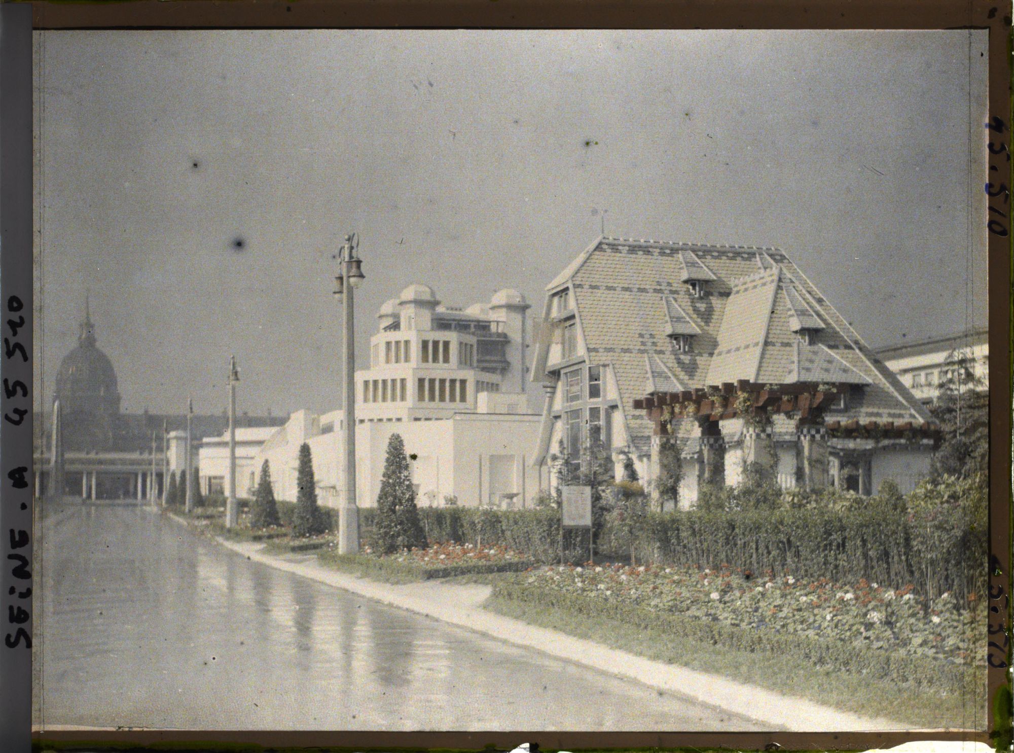 Image représentant L'Exposition des arts décoratifs, L'esplanade des Invalides et le Pavillon de Mulhouse