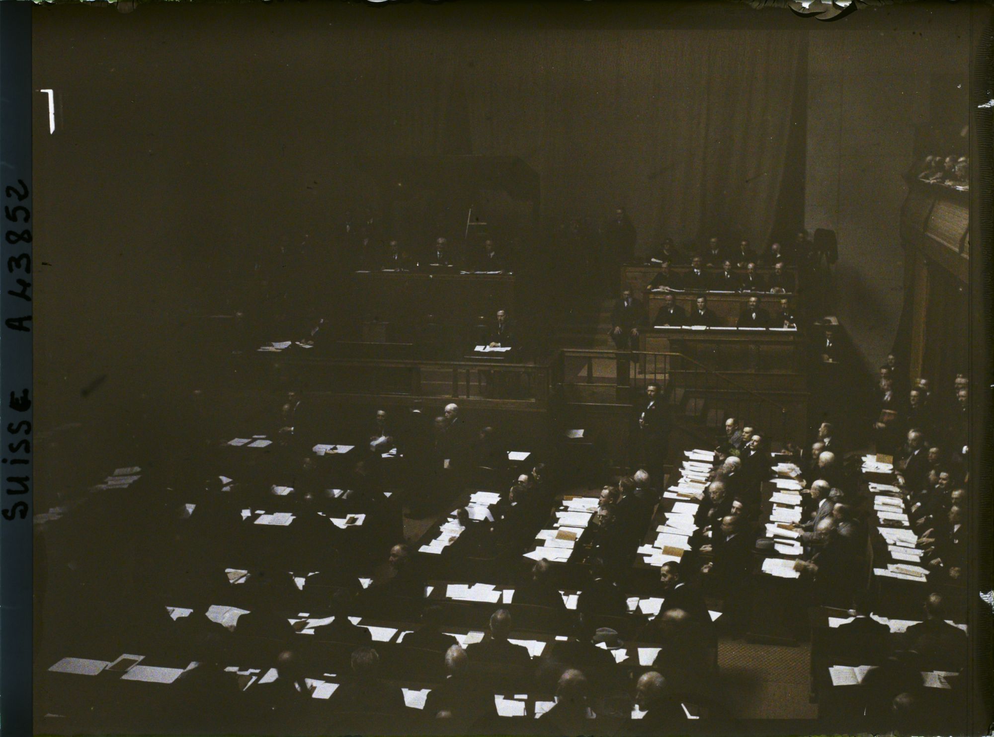 Image représentant Cinquième assemblée annuelle de la Société des Nations (SDN) à Genève. L'intérieur de la Salle de la Réformation